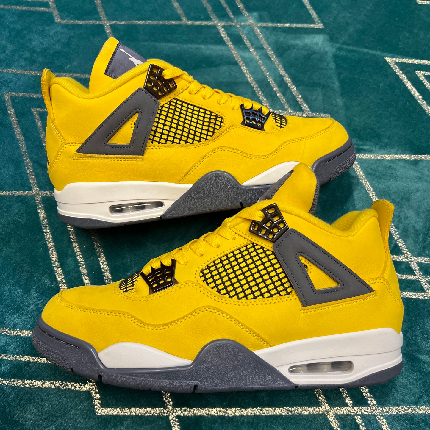 JORDAN 4 LIGHTNING 2021 UK9 *PRE-LOVED*