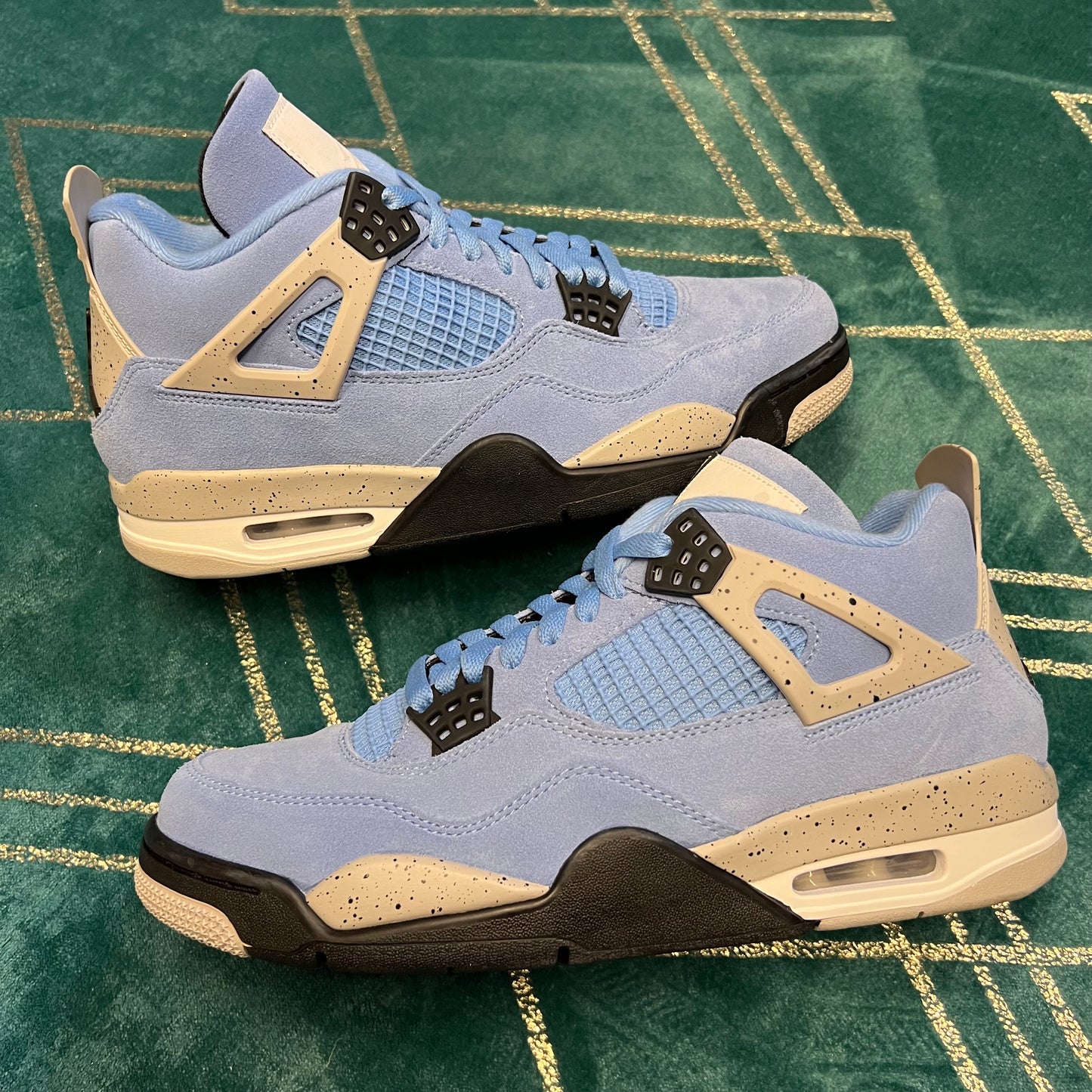 JORDAN 4 UNIVERSITY BLUE UK8 *PRE-LOVED*