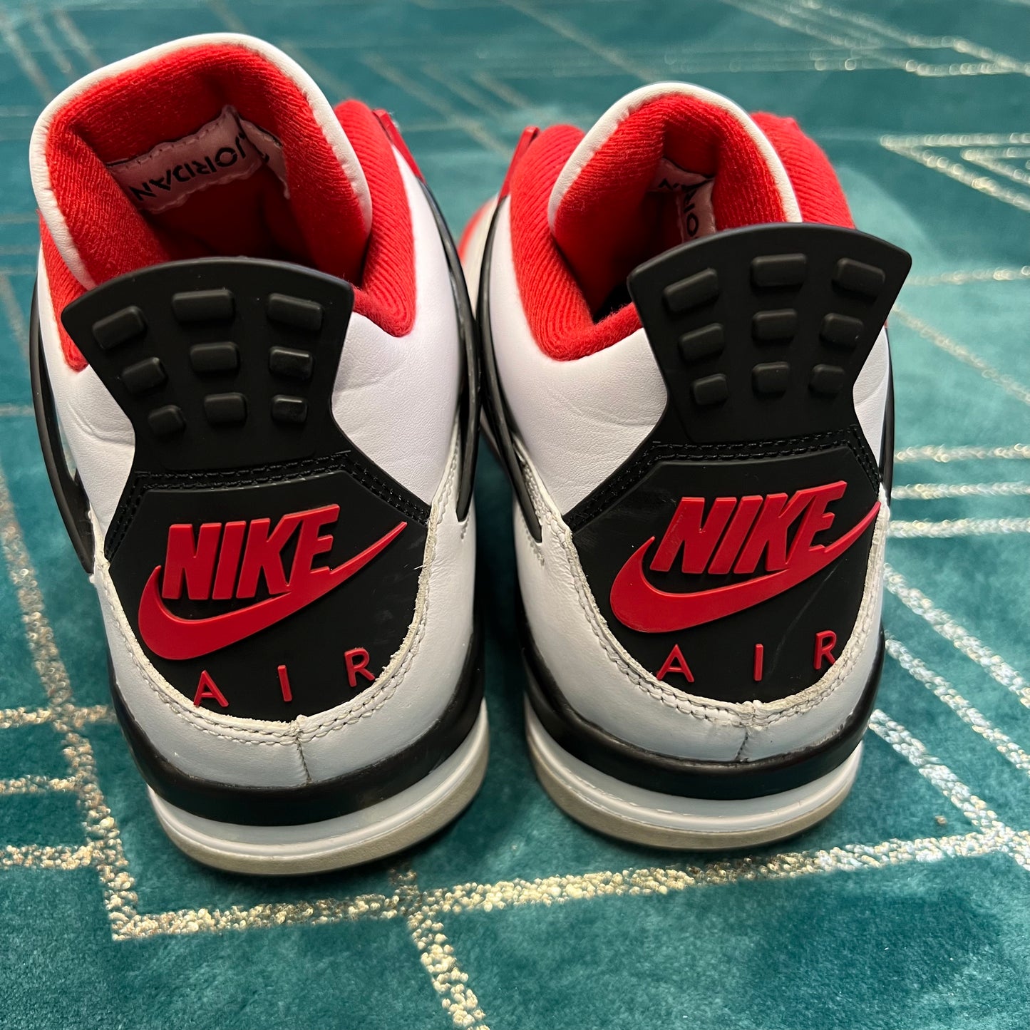 JORDAN 4 FIRE RED 2020 UK8 *PRE-LOVED*