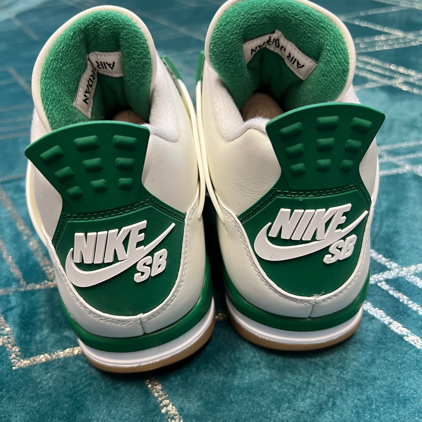 JORDAN 4 SB PINE GREEN UK7.5 *PRE-LOVED*