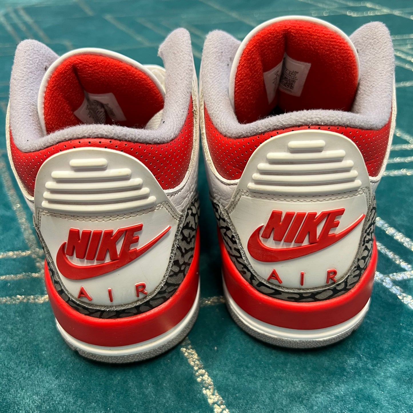 JORDAN 3 FIRE RED 2022 UK8 *PRE-LOVED*