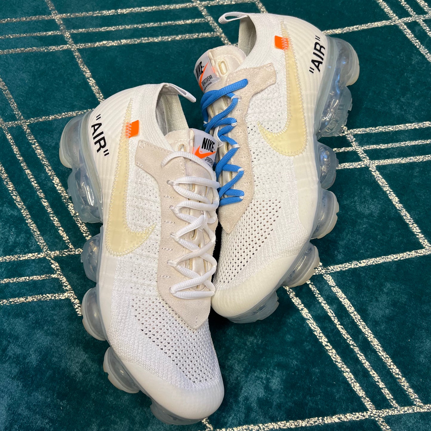 AIR VAPORMAX OFF-WHITE WHITE UK10 *PRE-LOVED*