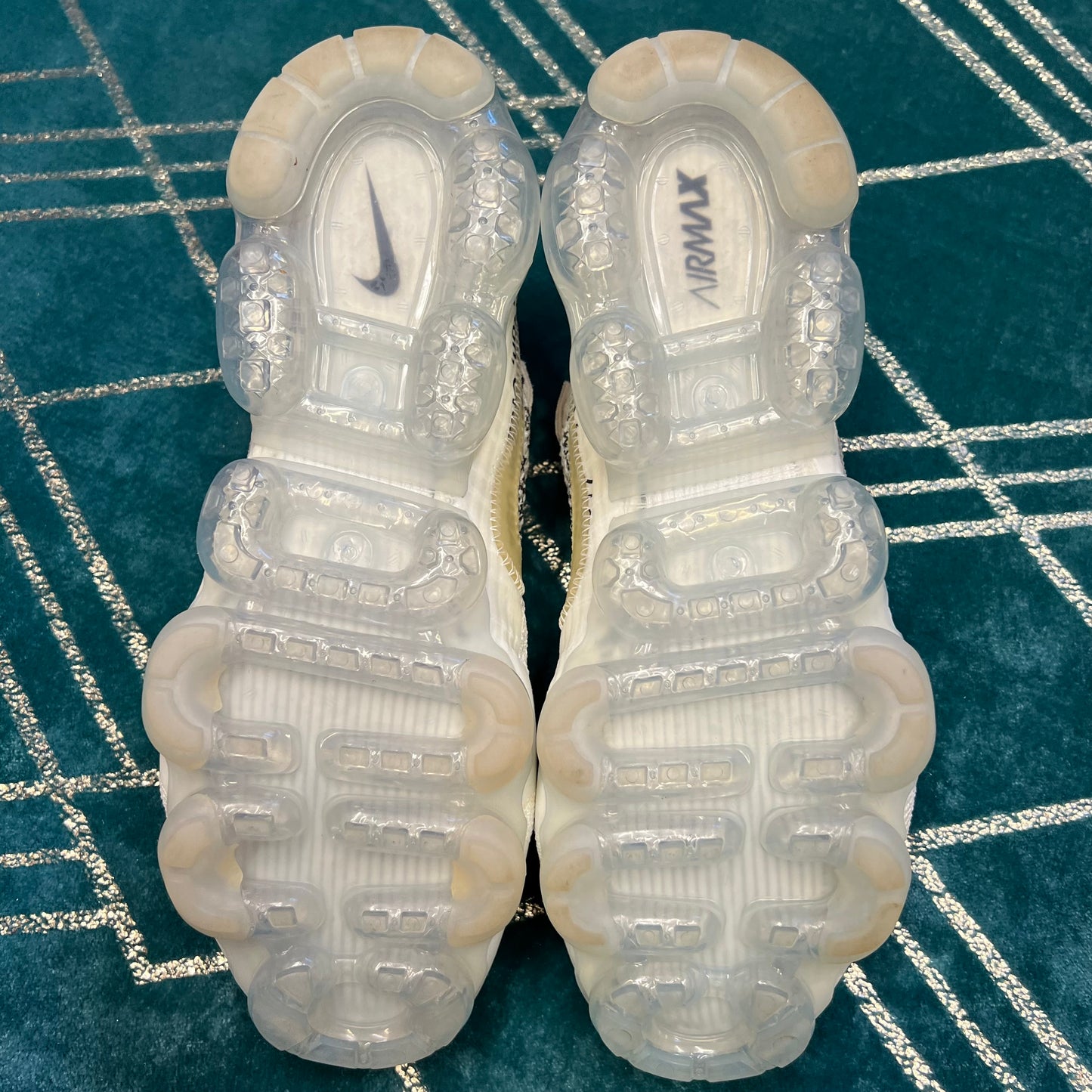 AIR VAPORMAX OFF-WHITE WHITE UK10 *PRE-LOVED*