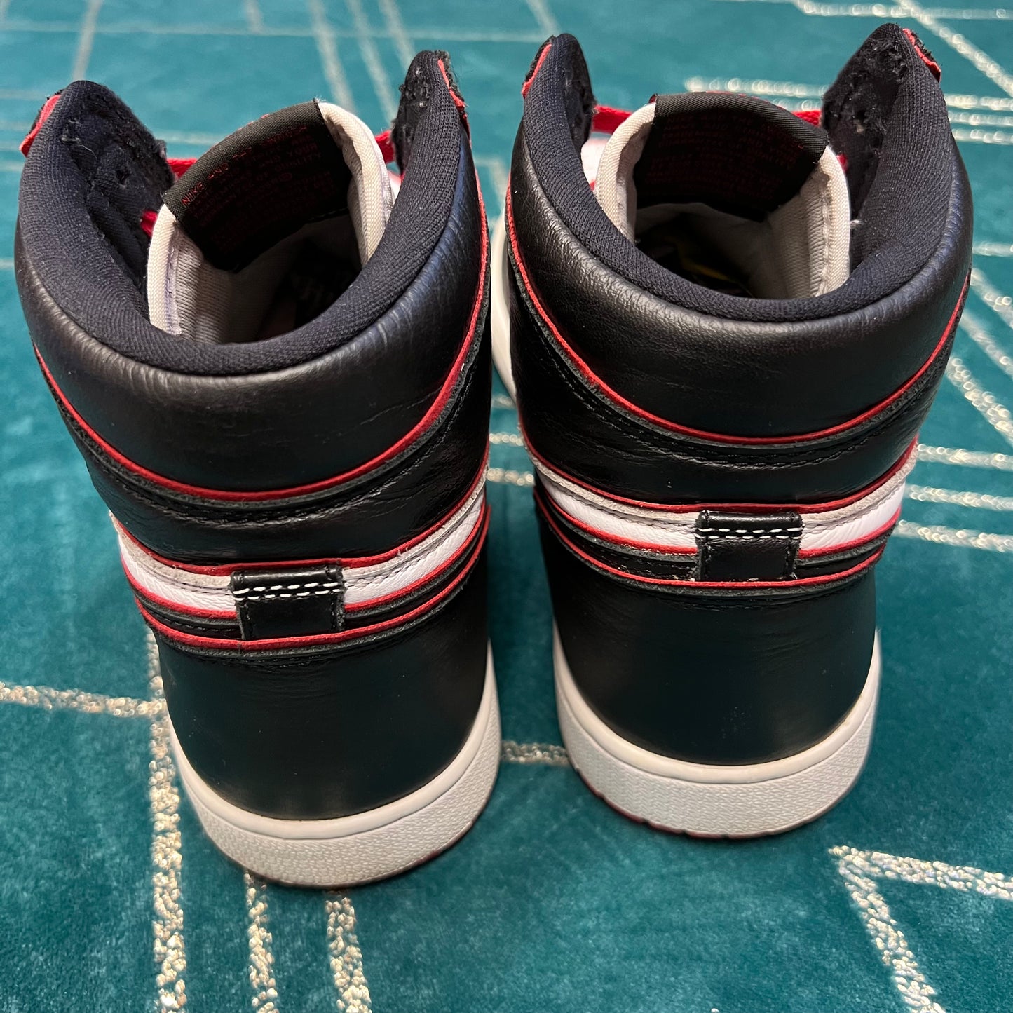 JORDAN 1 HIGH BLOODLINE UK8 *PRE-LOVED*