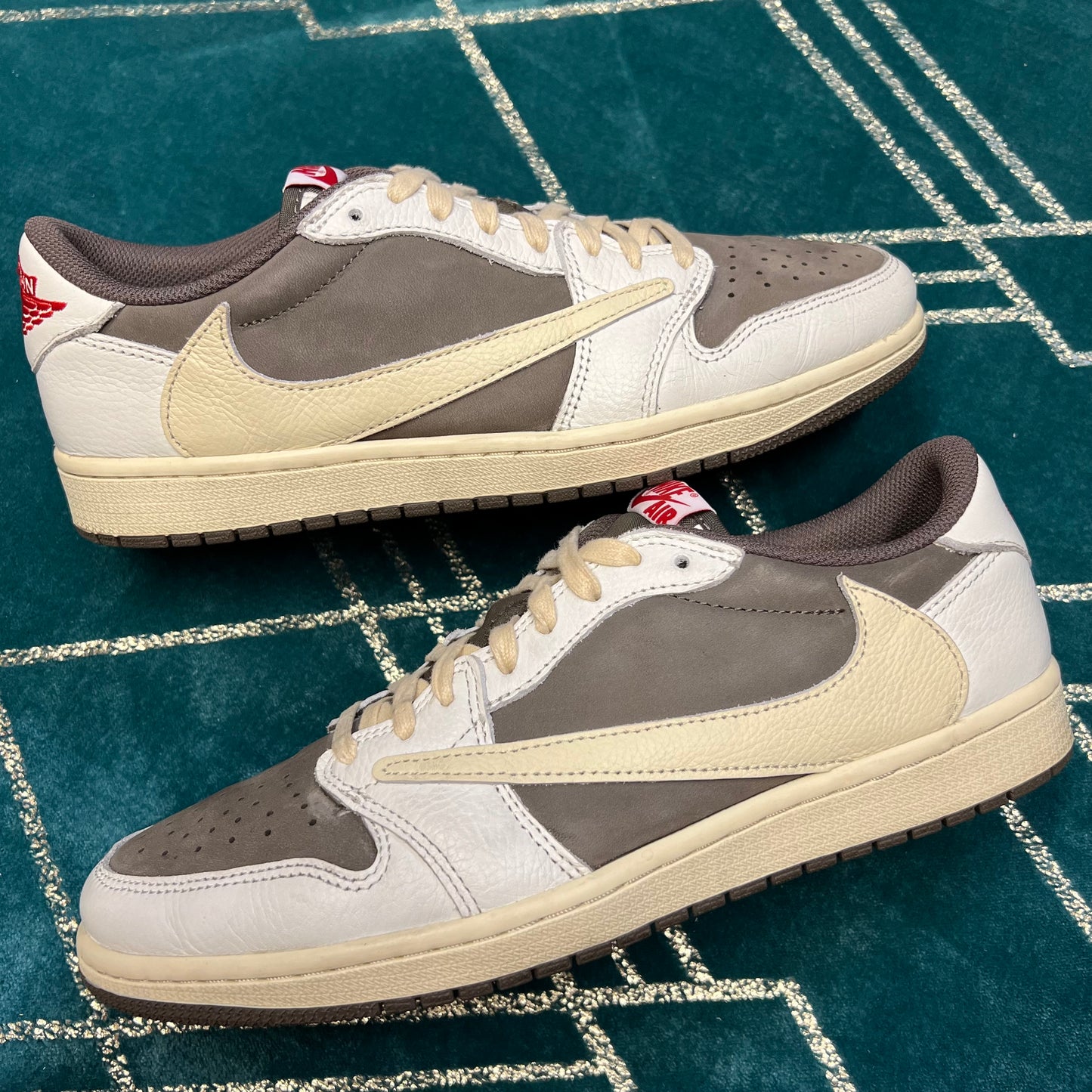 JORDAN 1 LOW TRAVIS SCOTT REVERSE MOCHA UK9 *PRE-LOVED*