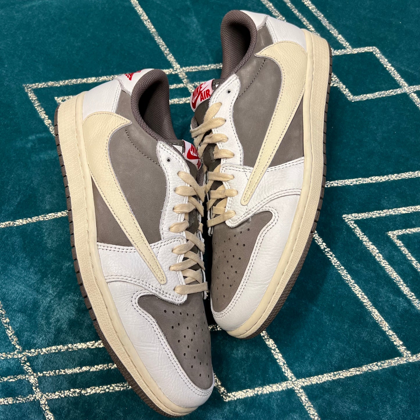 JORDAN 1 LOW TRAVIS SCOTT REVERSE MOCHA UK9 *PRE-LOVED*