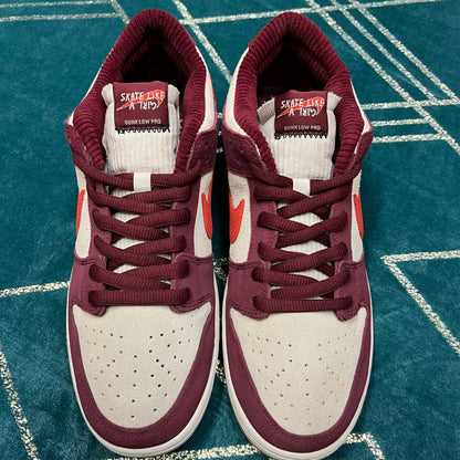 DUNK LOW SB SKATE LIKE A GIRL UK10 *PRE-LOVED*