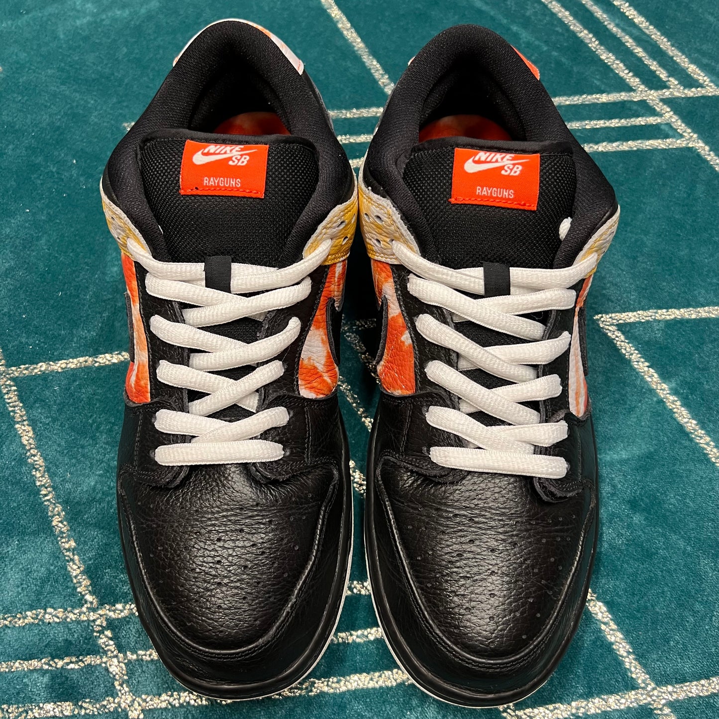 DUNK LOW SB RAYGUN BLACK UK10 *PRE-LOVED*