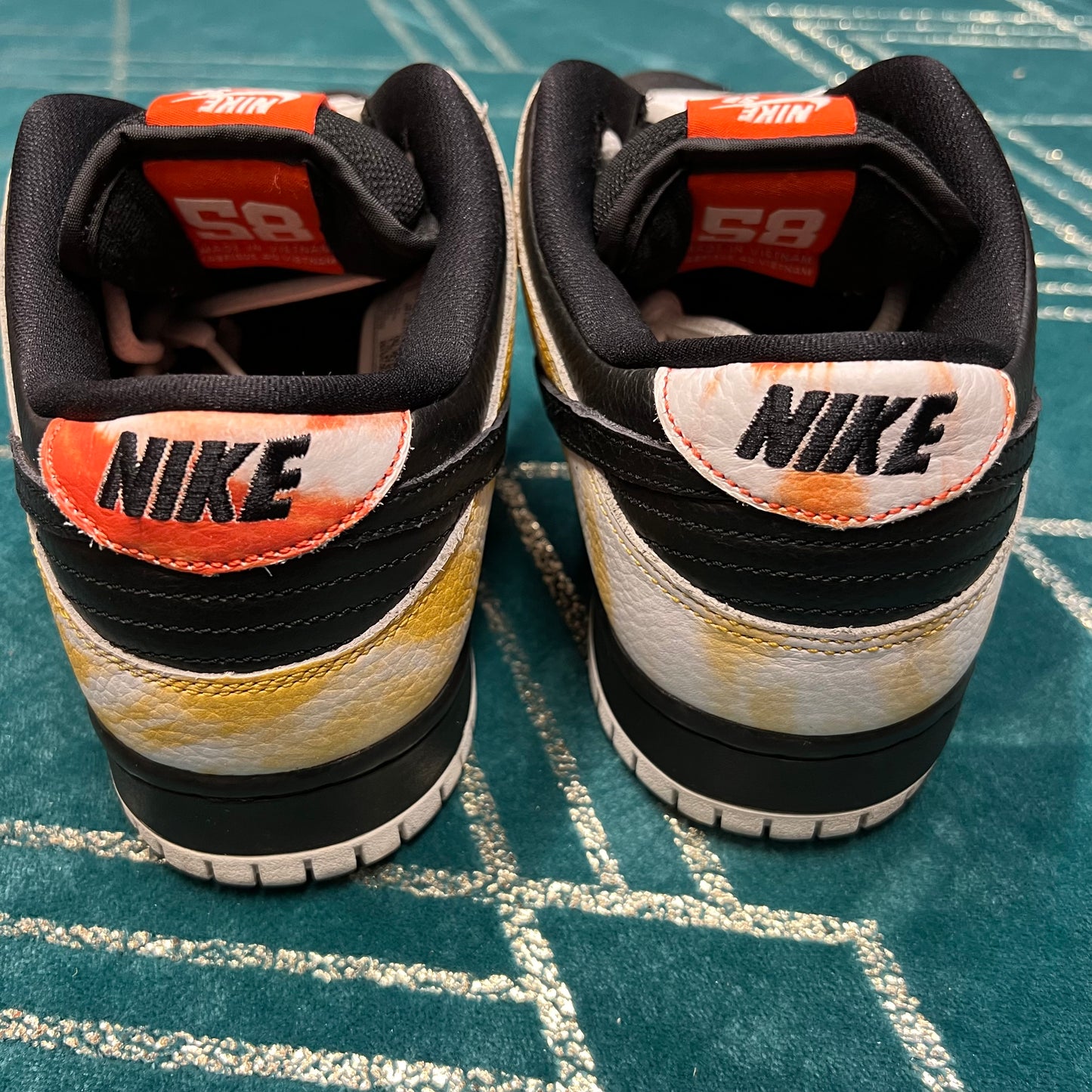 DUNK LOW SB RAYGUN BLACK UK10 *PRE-LOVED*