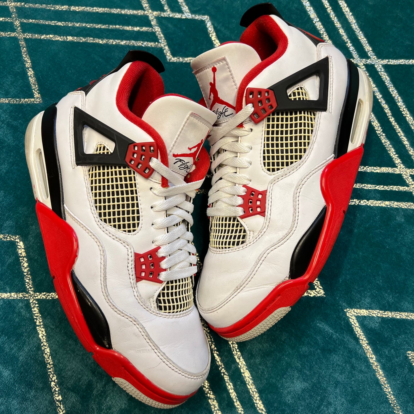 JORDAN 4 FIRE RED 2020 UK9 *PRE-LOVED*