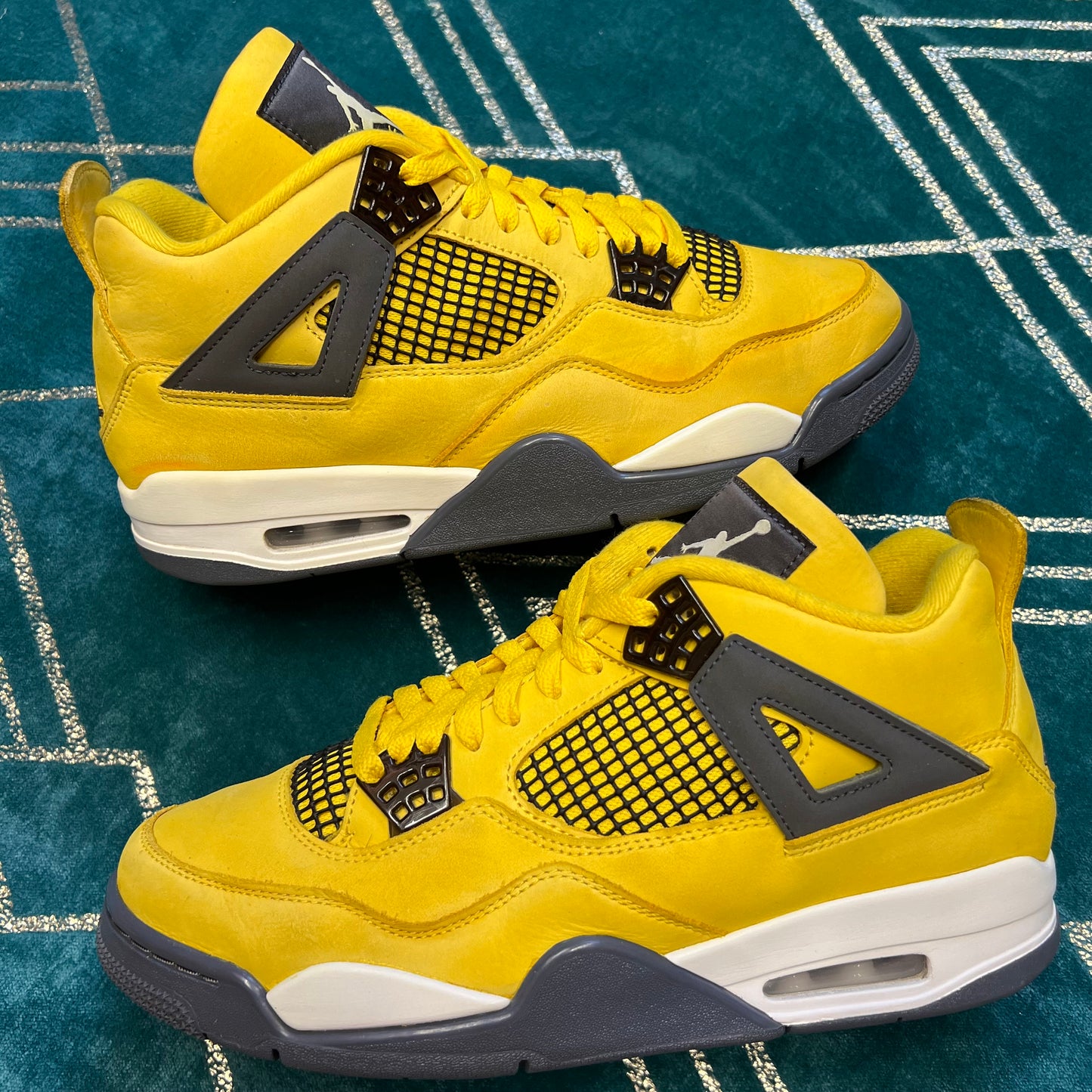 JORDAN 4 LIGHTNING 2021 UK9 *PRE-LOVED*