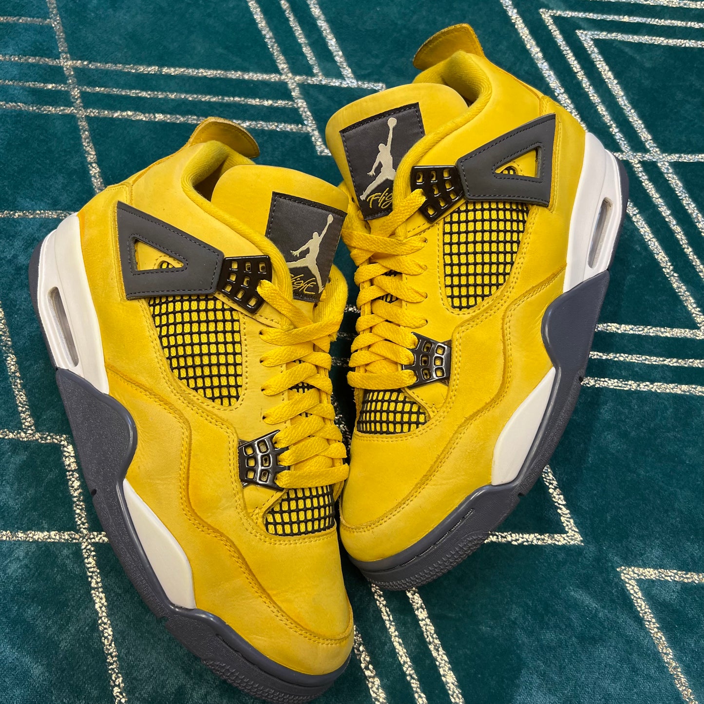 JORDAN 4 LIGHTNING 2021 UK9 *PRE-LOVED*