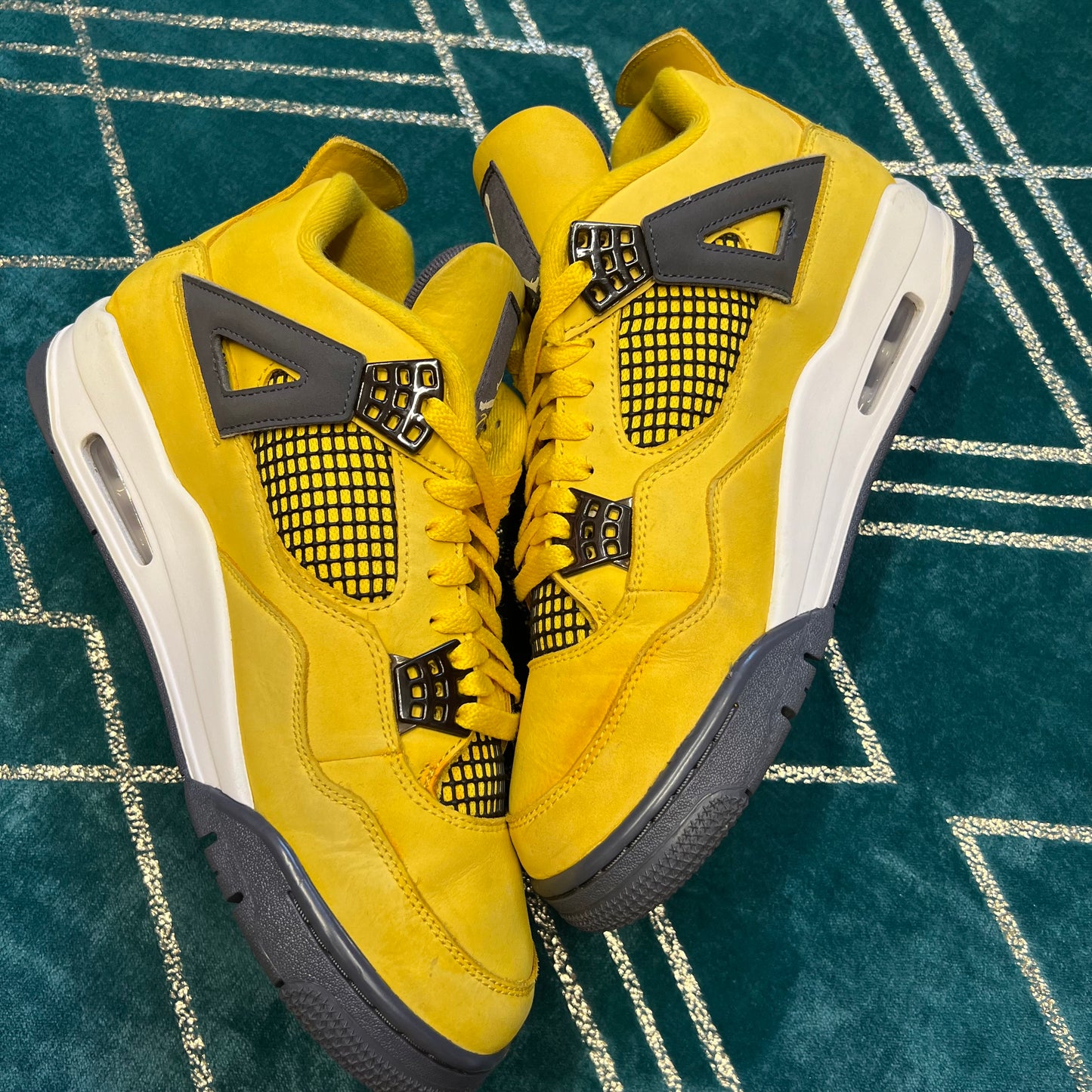 JORDAN 4 LIGHTNING 2021 UK9 *PRE-LOVED*