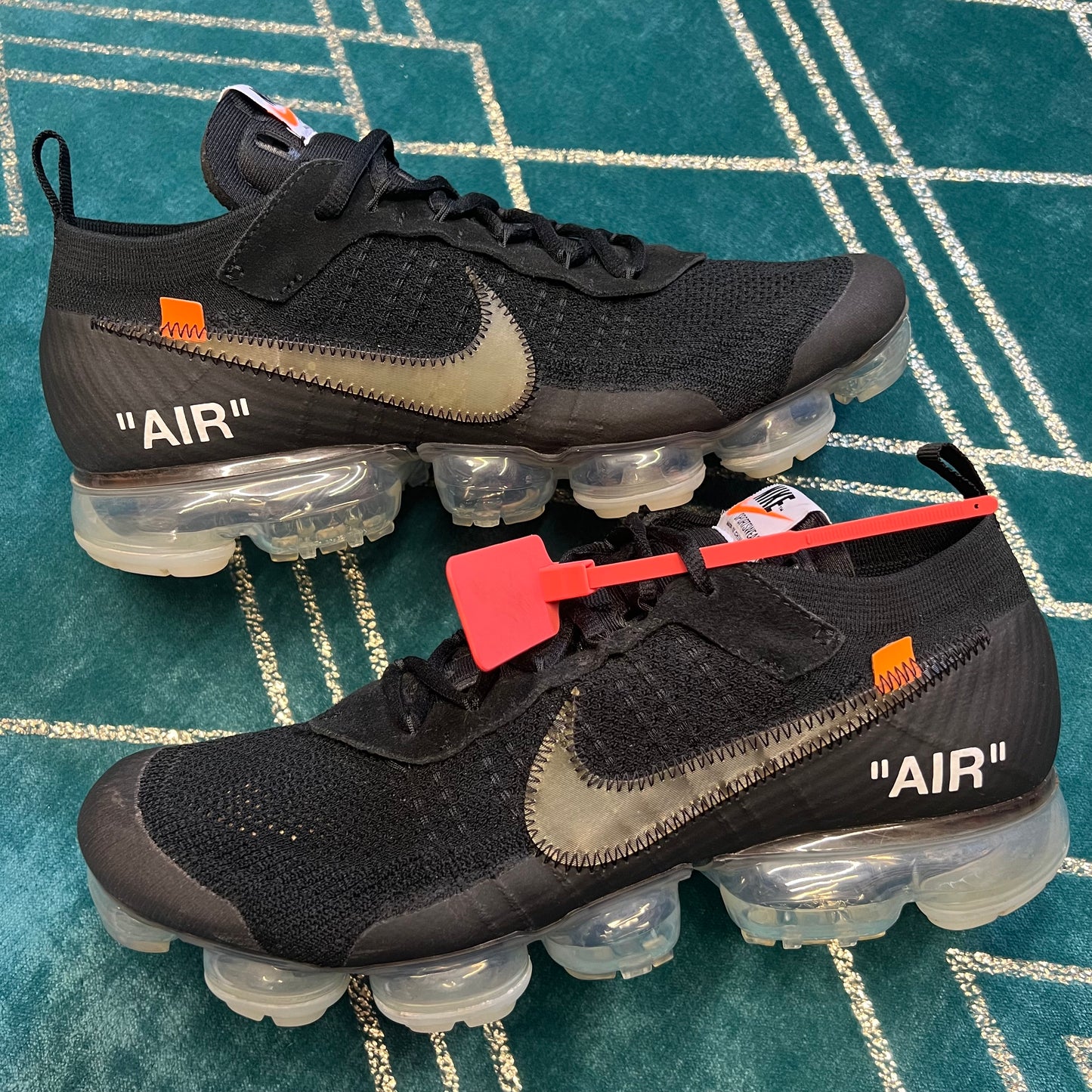 AIR VAPORMAX OFF-WHITE BLACK 2.0 UK11 *PRE-LOVED*