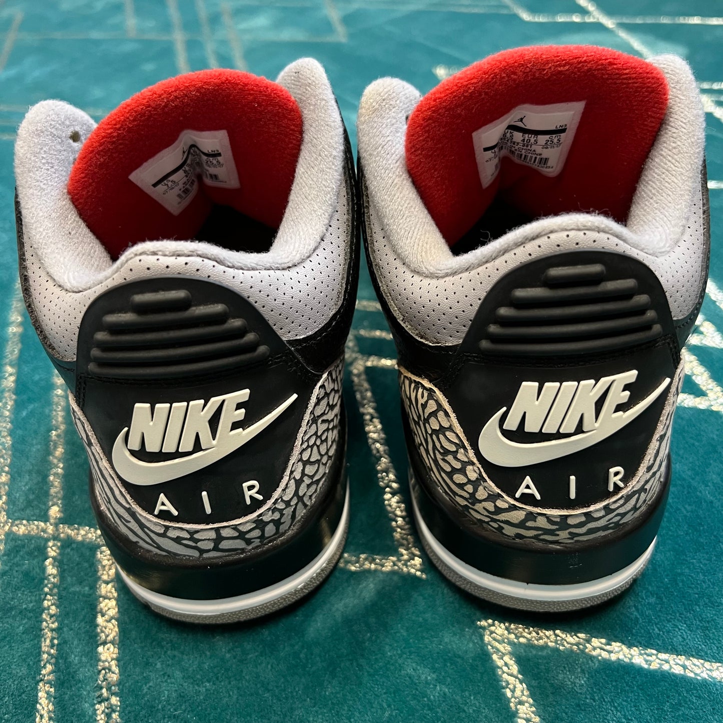 JORDAN 3 BLACK CEMENT 2018 UK6.5 *PRE-LOVED*