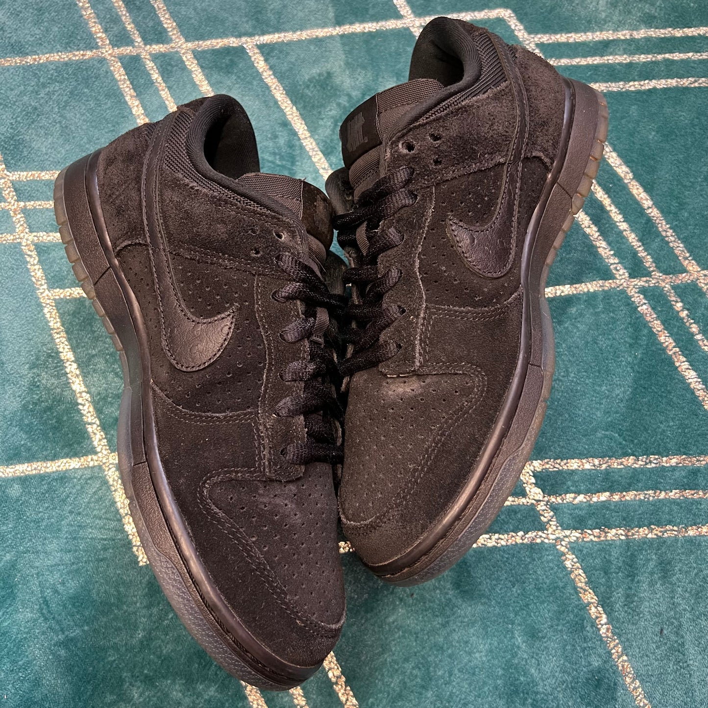 DUNK LOW UNDEFEATED BLACK UK7.5 *PRE-LOVED*