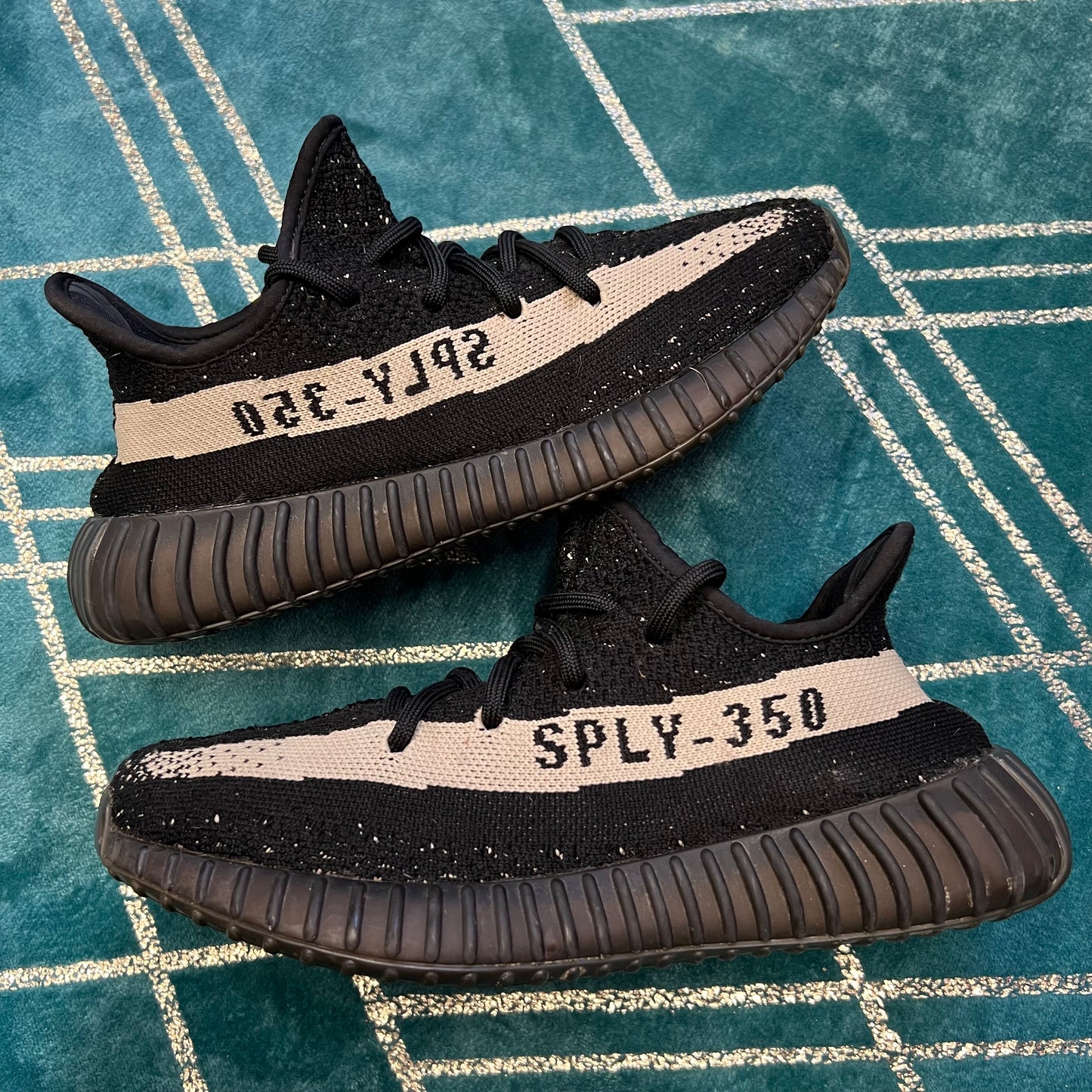 YEEZY BOOST 350 V2 OREO UK5 *PRE-LOVED*