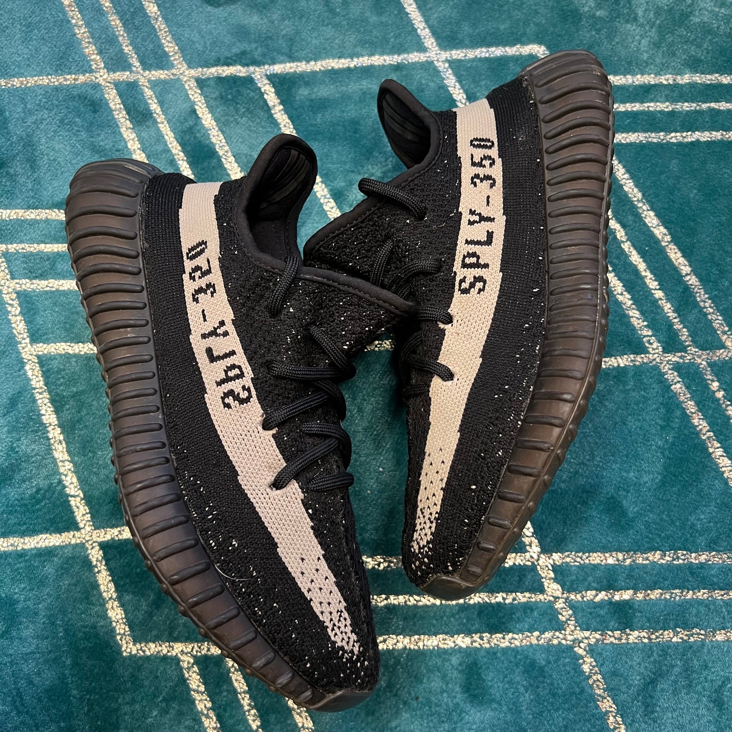 YEEZY BOOST 350 V2 OREO UK5 *PRE-LOVED*