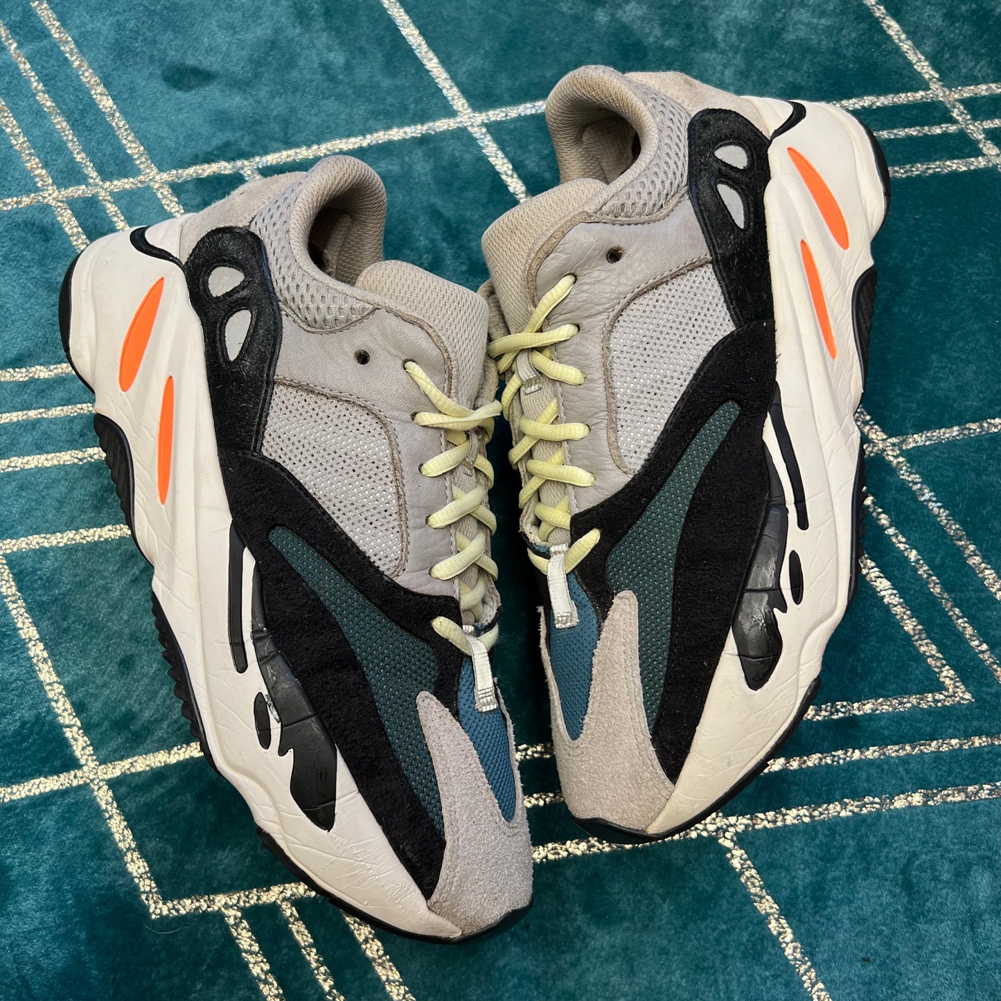 YEEZY BOOST 700 WAVERUNNER UK8.5 *PRE-LOVED*