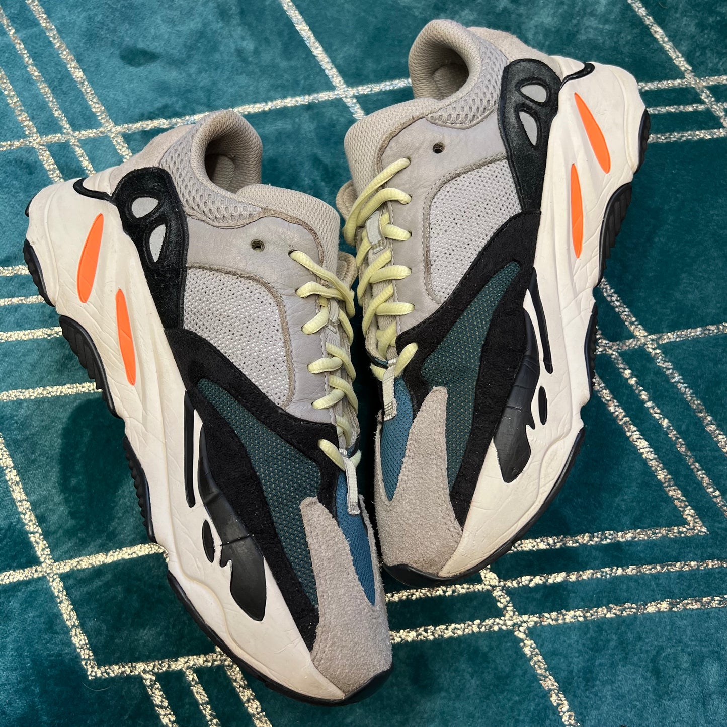 YEEZY BOOST 700 WAVERUNNER UK8.5 *PRE-LOVED*