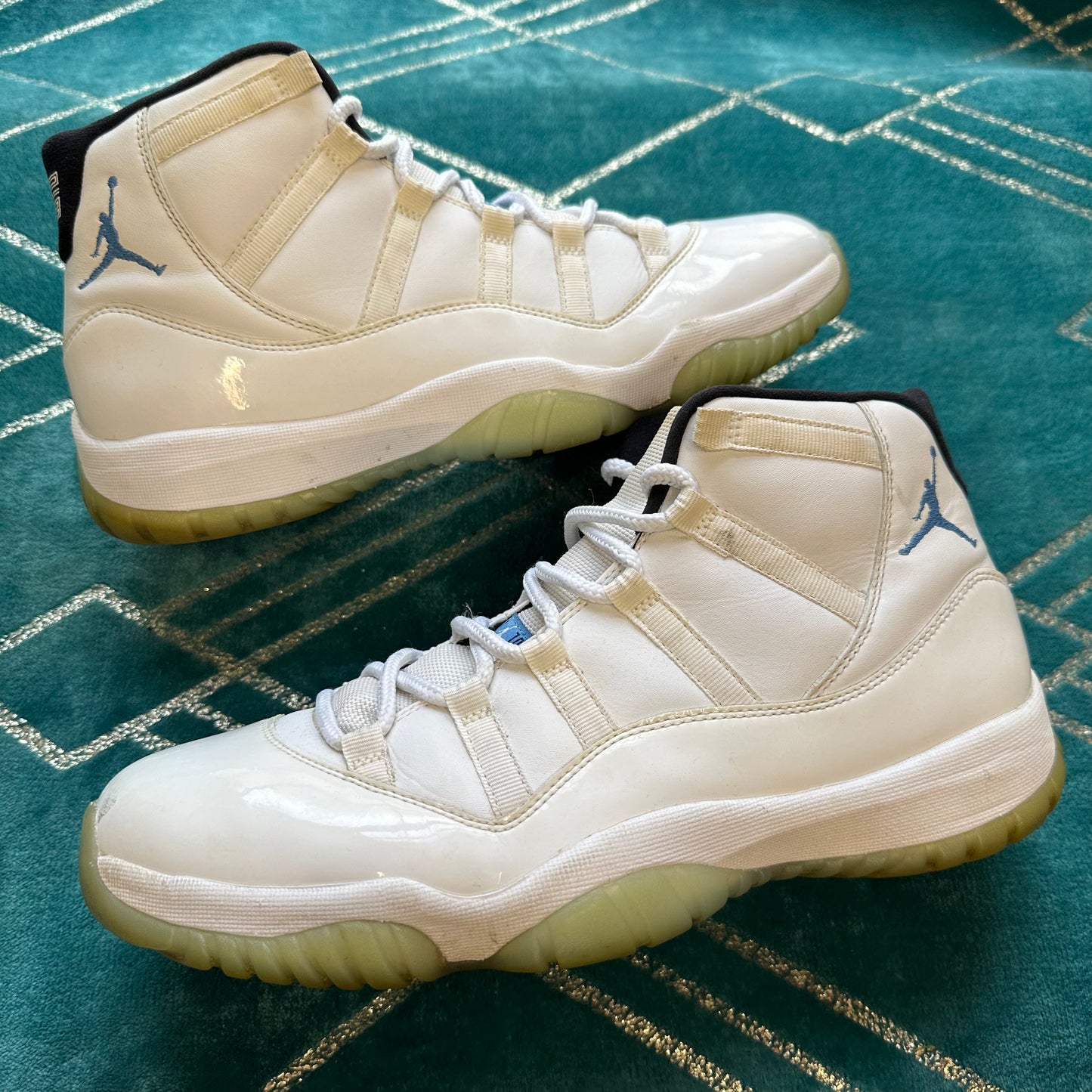 JORDAN 11 LEGEND BLUE UK10 *PRE-LOVED*