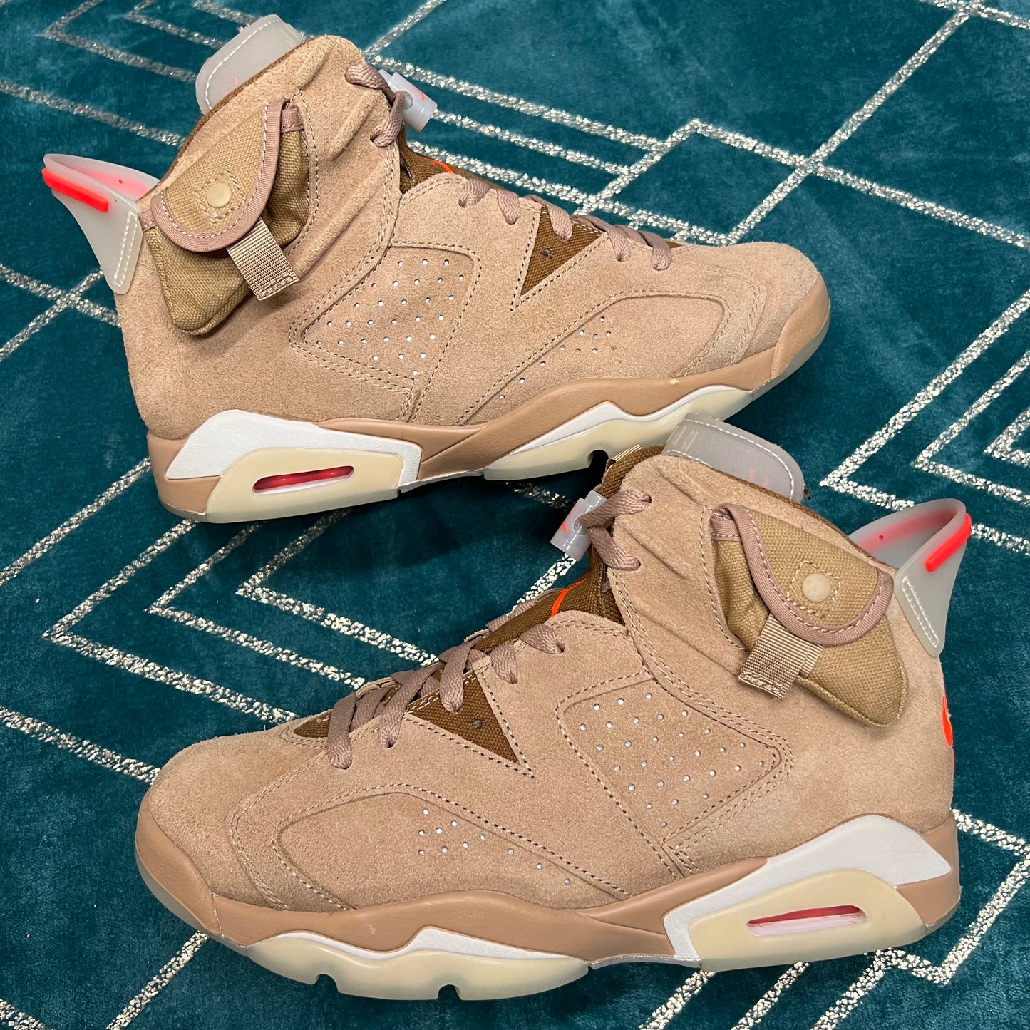 JORDAN 6 TRAVIS SCOTT BRITISH KHAKI UK7.5 *PRE-LOVED*