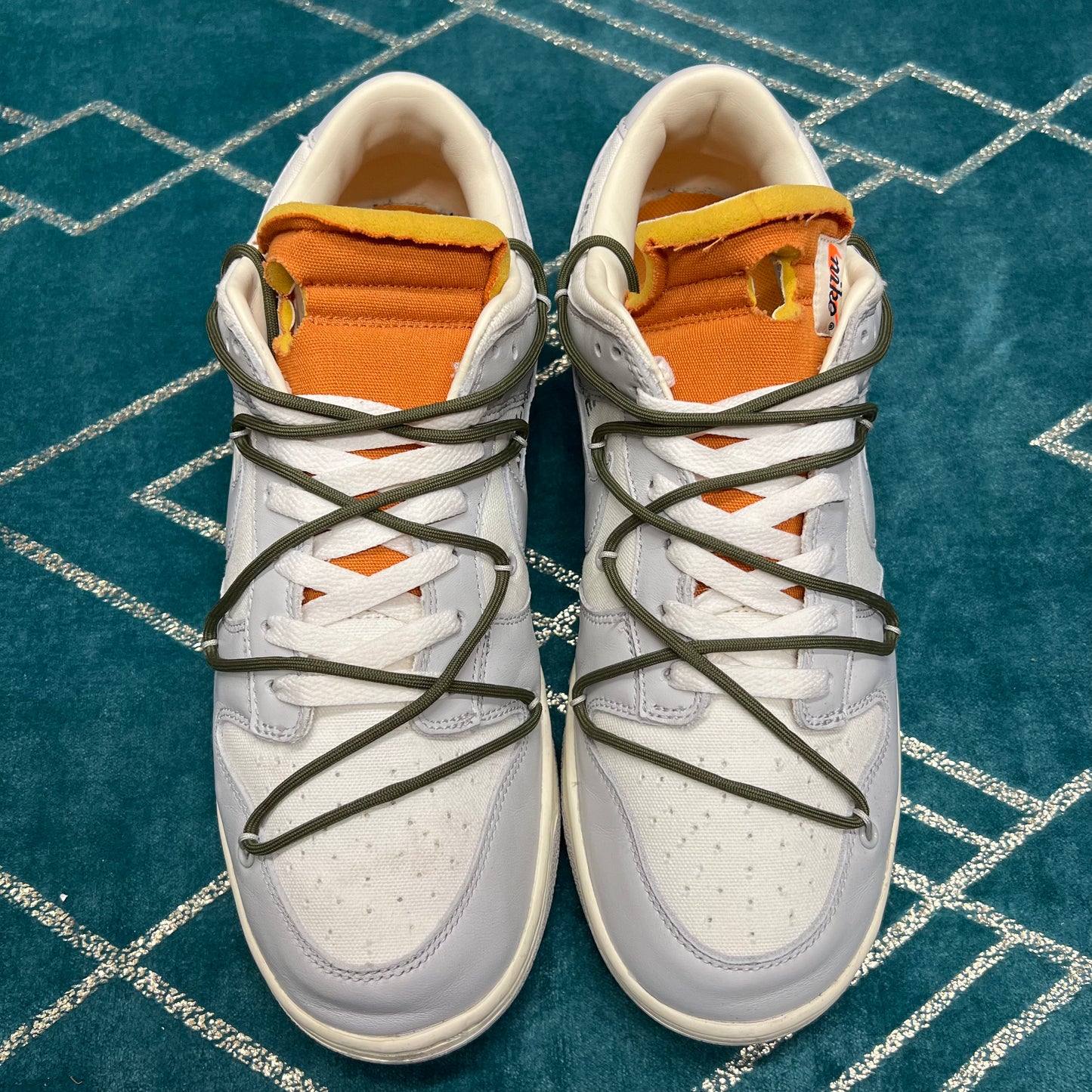 DUNK LOW OFF-WHITE LOT 22 UK10.5 *PRE-LOVED*