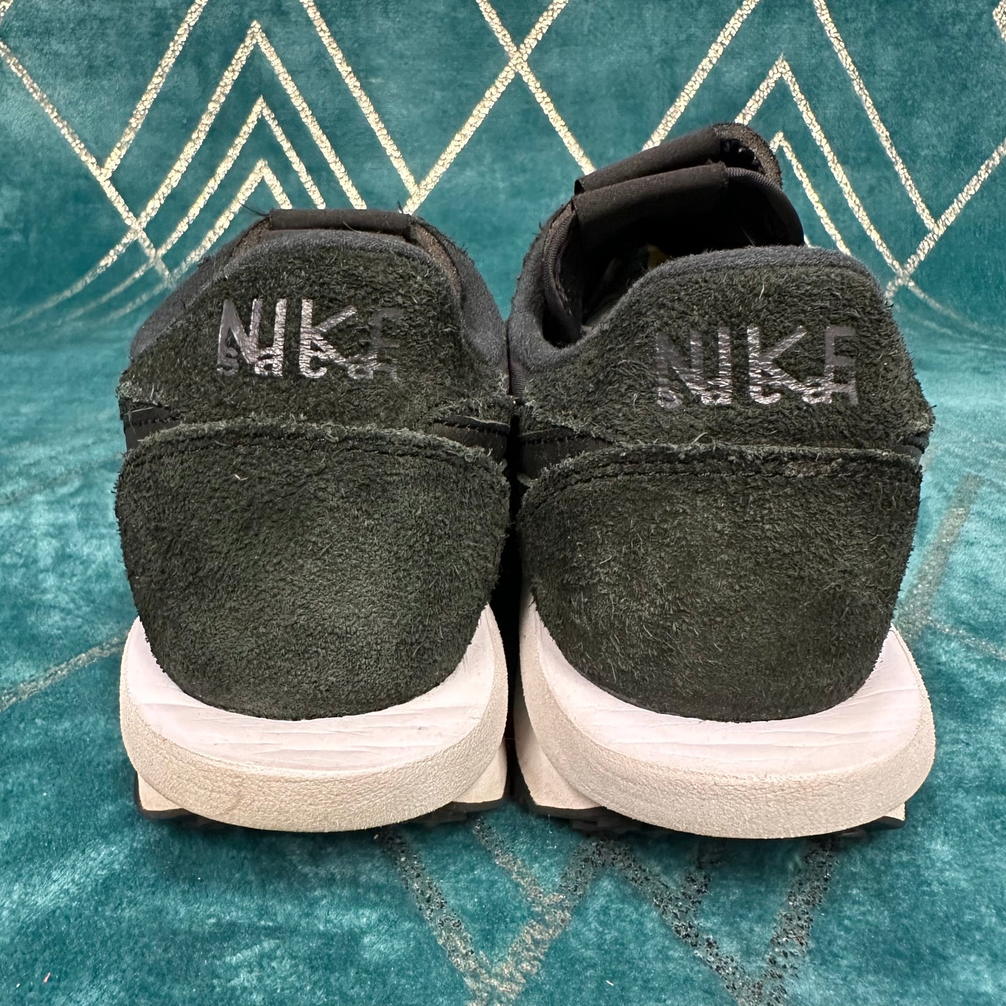 NIKE SACAI WAFFLE NLYON BLACK UK8.5 *PRE-LOVED*