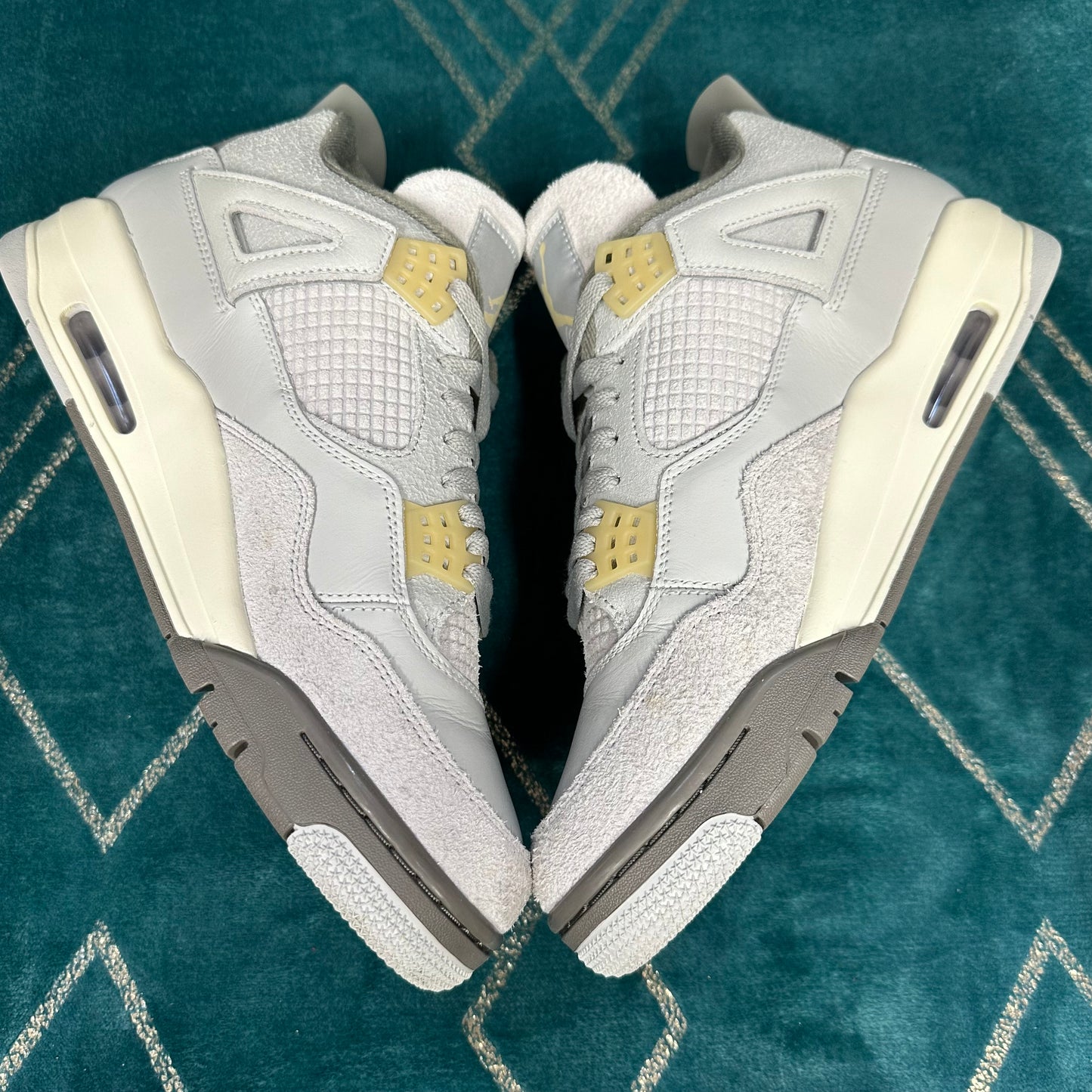 JORDAN 4 PHOTON DUST UK9 *PRE-LOVED*