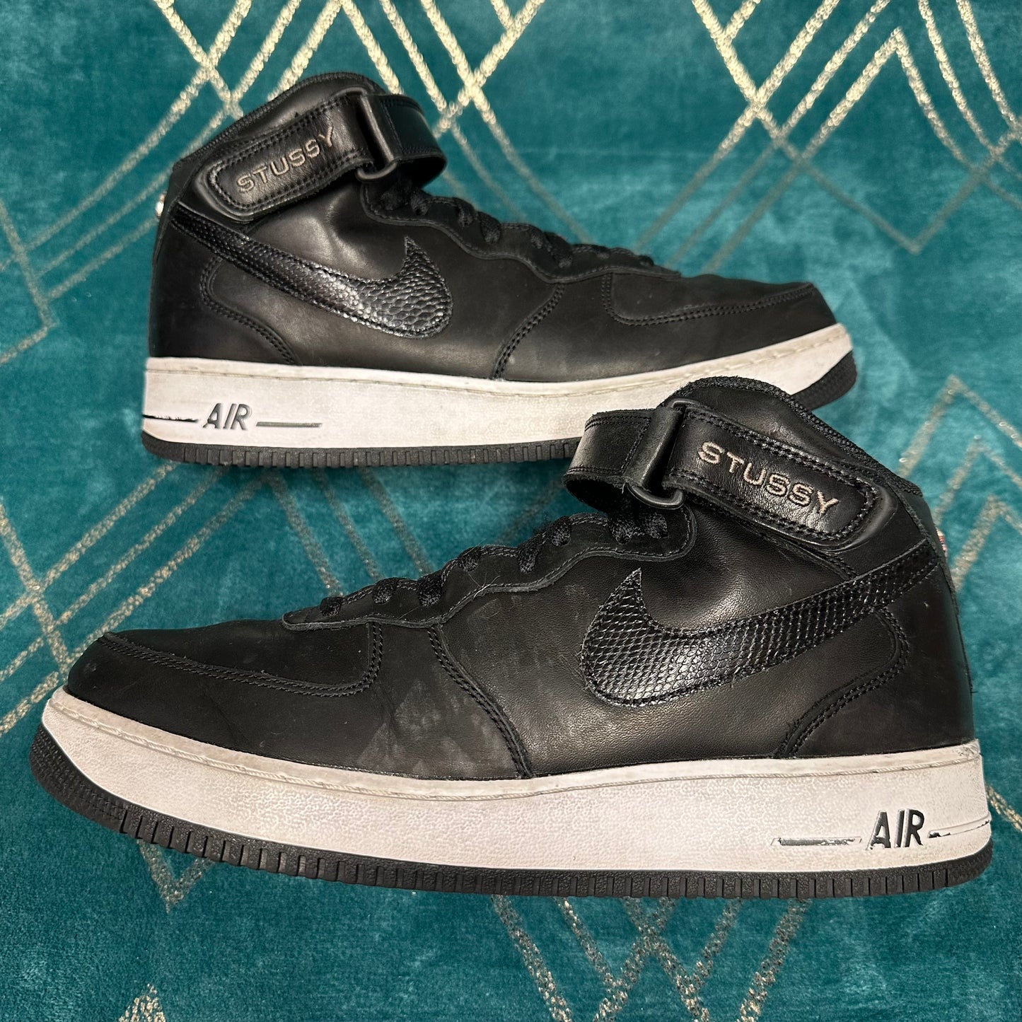 AIR FORCE 1 MID STUSSY BLACK UK9.5 *PRE-LOVED*