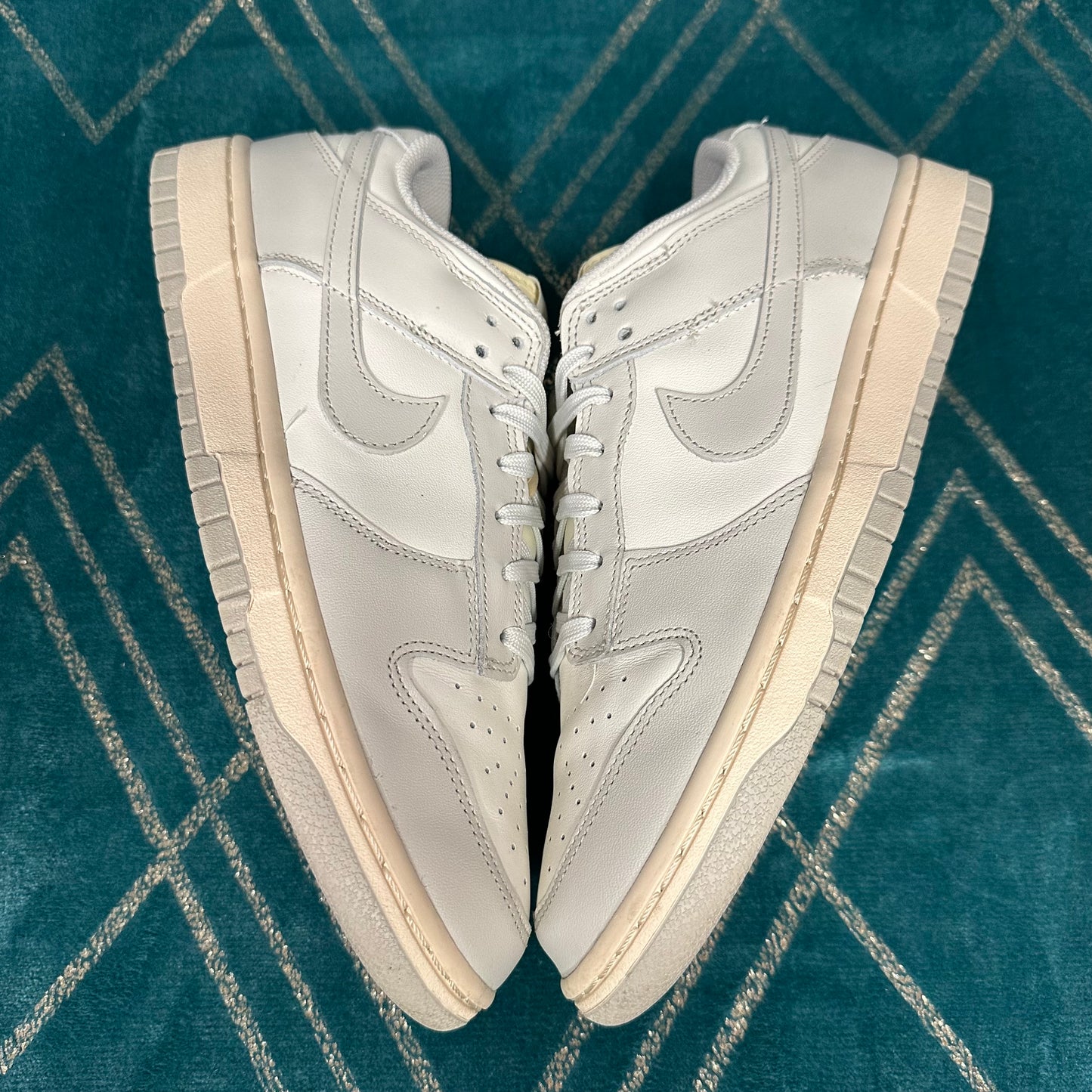 DUNK LOW LIGHT BONE UK8.5 (W) *PRE-LOVED*