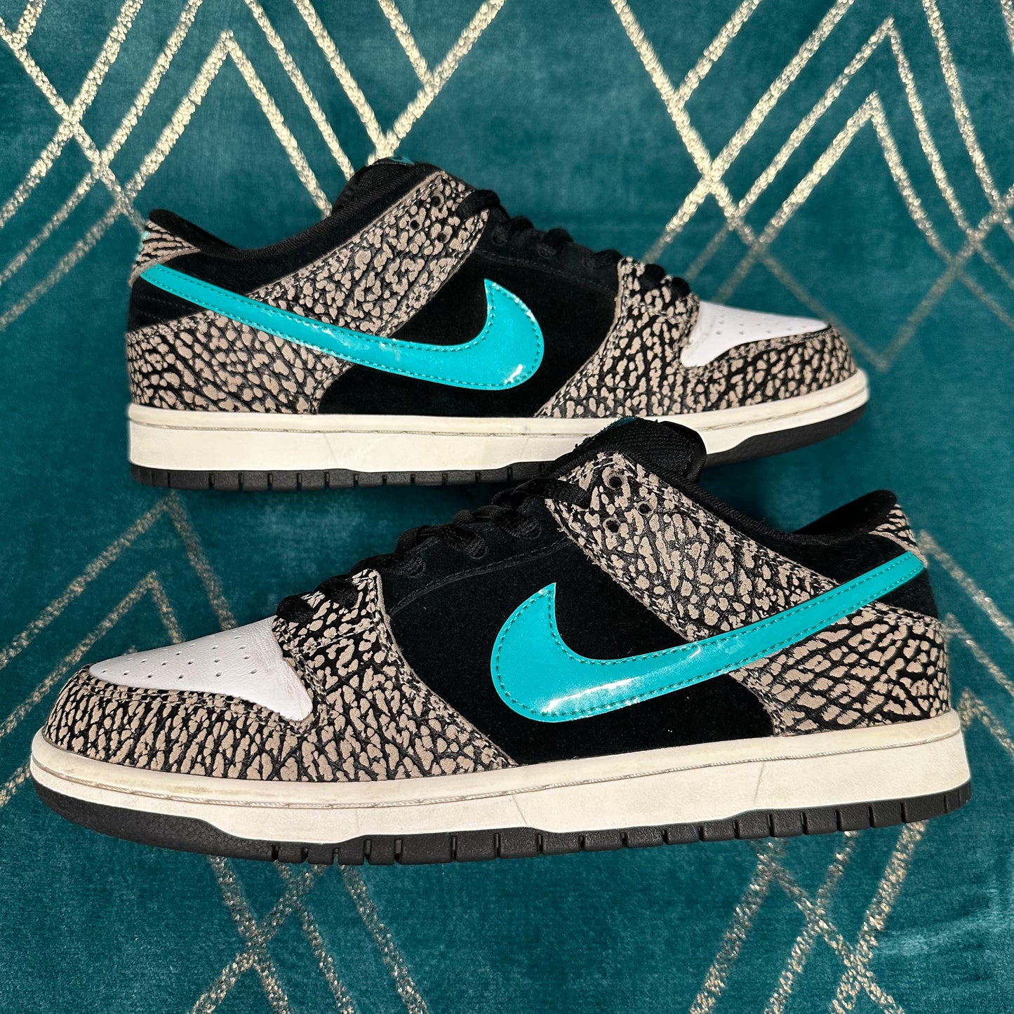 DUNK LOW SB ATMOS ELEPHANT UK9.5 *PRE-LOVED*