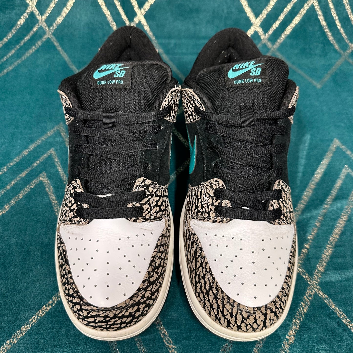 DUNK LOW SB ATMOS ELEPHANT UK9.5 *PRE-LOVED*