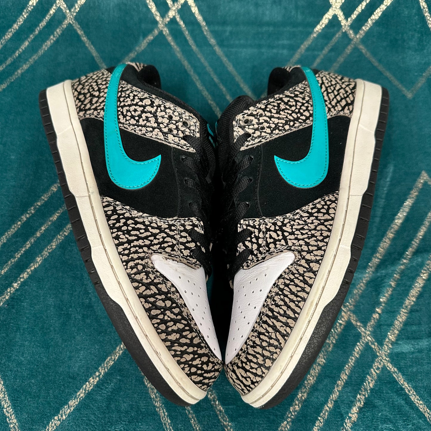 DUNK LOW SB ATMOS ELEPHANT UK9.5 *PRE-LOVED*