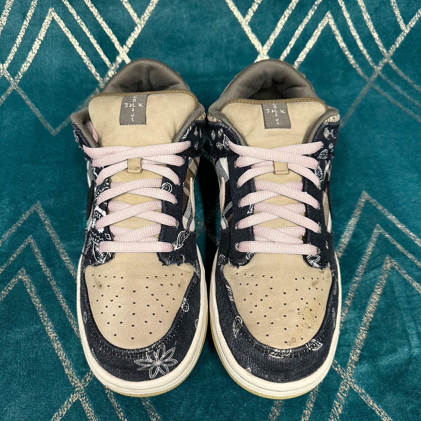 DUNK LOW SB TRAVIS SCOTT UK9.5 *PRE-LOVED*