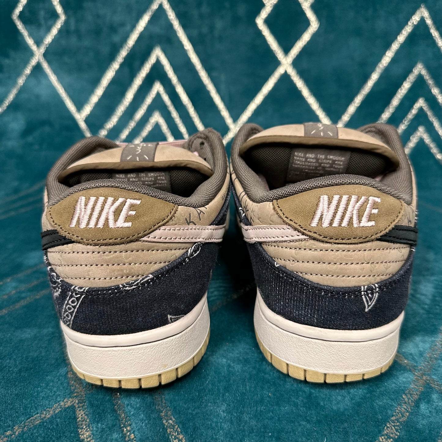 DUNK LOW SB TRAVIS SCOTT UK9.5 *PRE-LOVED*