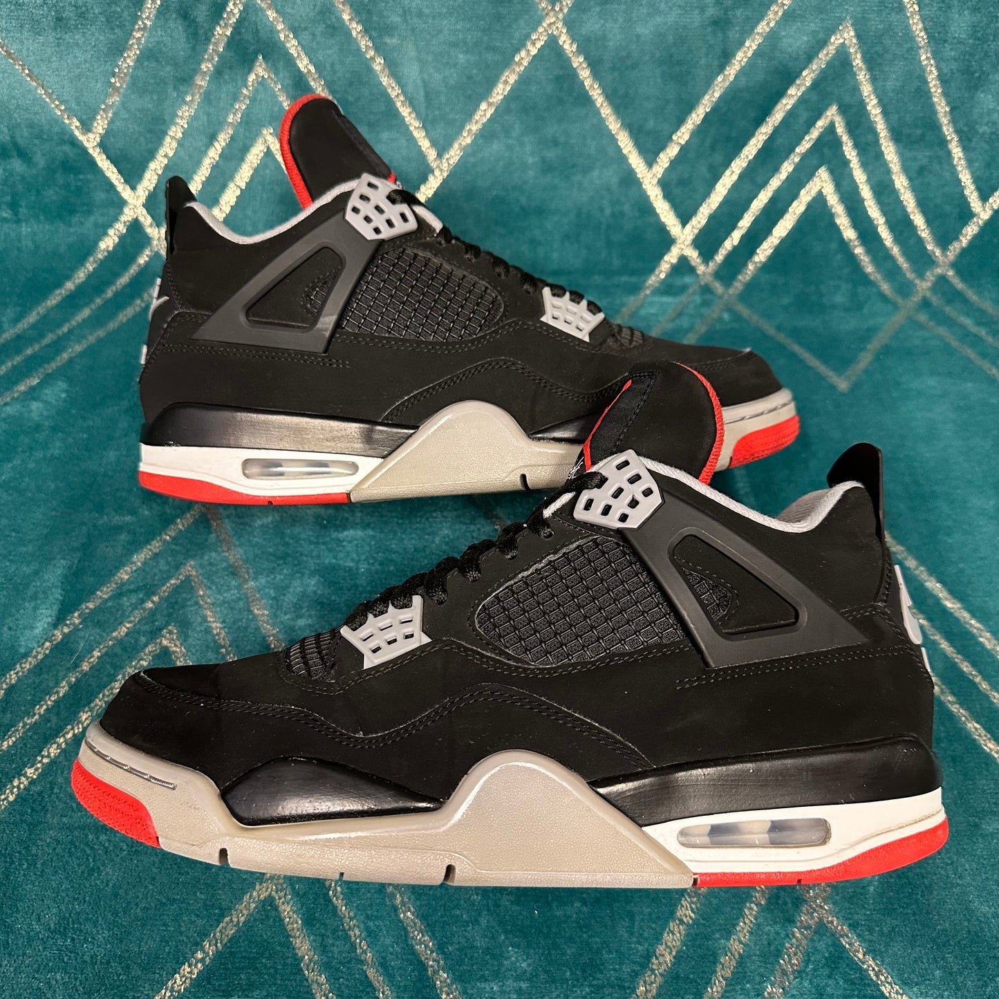 JORDAN 4 BRED 2019 UK9 *PRE-LOVED*