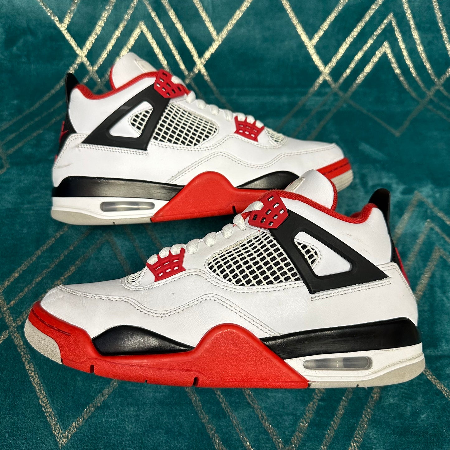 JORDAN 4 FIRE RED 2020 UK8 *PRE-LOVED*