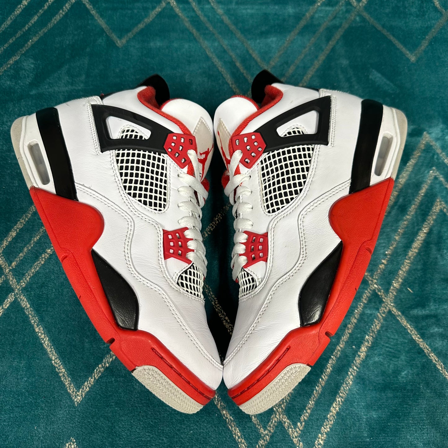 JORDAN 4 FIRE RED 2020 UK8 *PRE-LOVED*