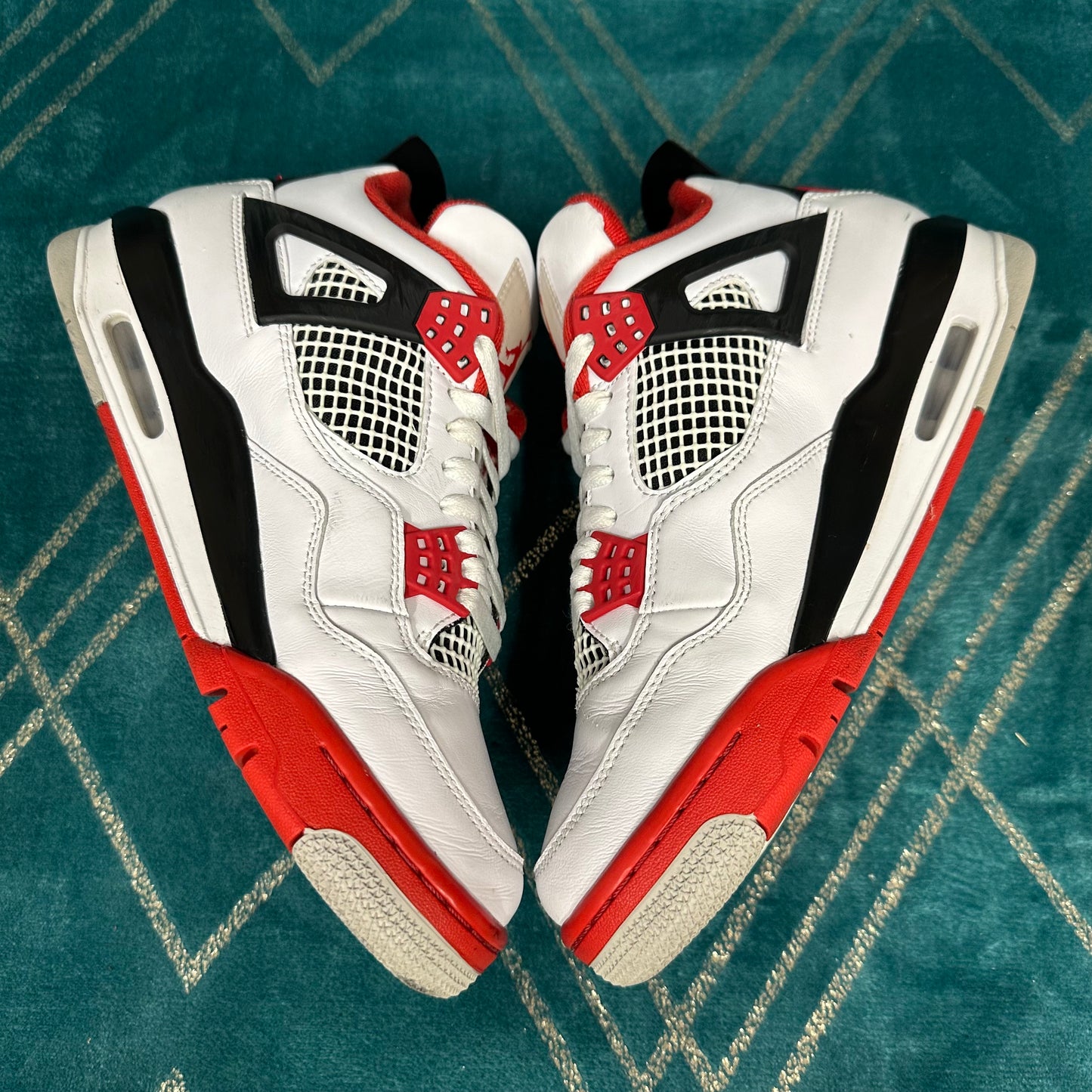 JORDAN 4 FIRE RED 2020 UK8 *PRE-LOVED*