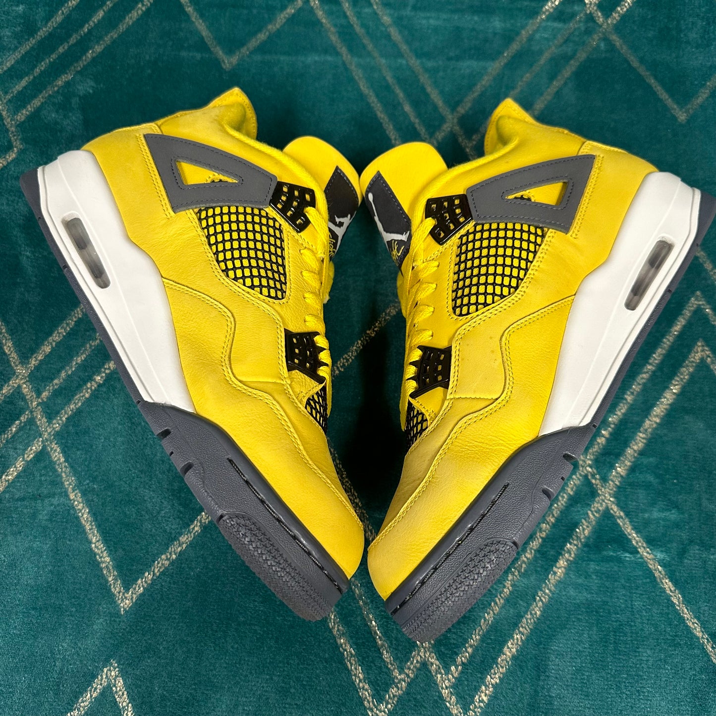 JORDAN 4 LIGHTNING 2021 UK9 *PRE-LOVED*