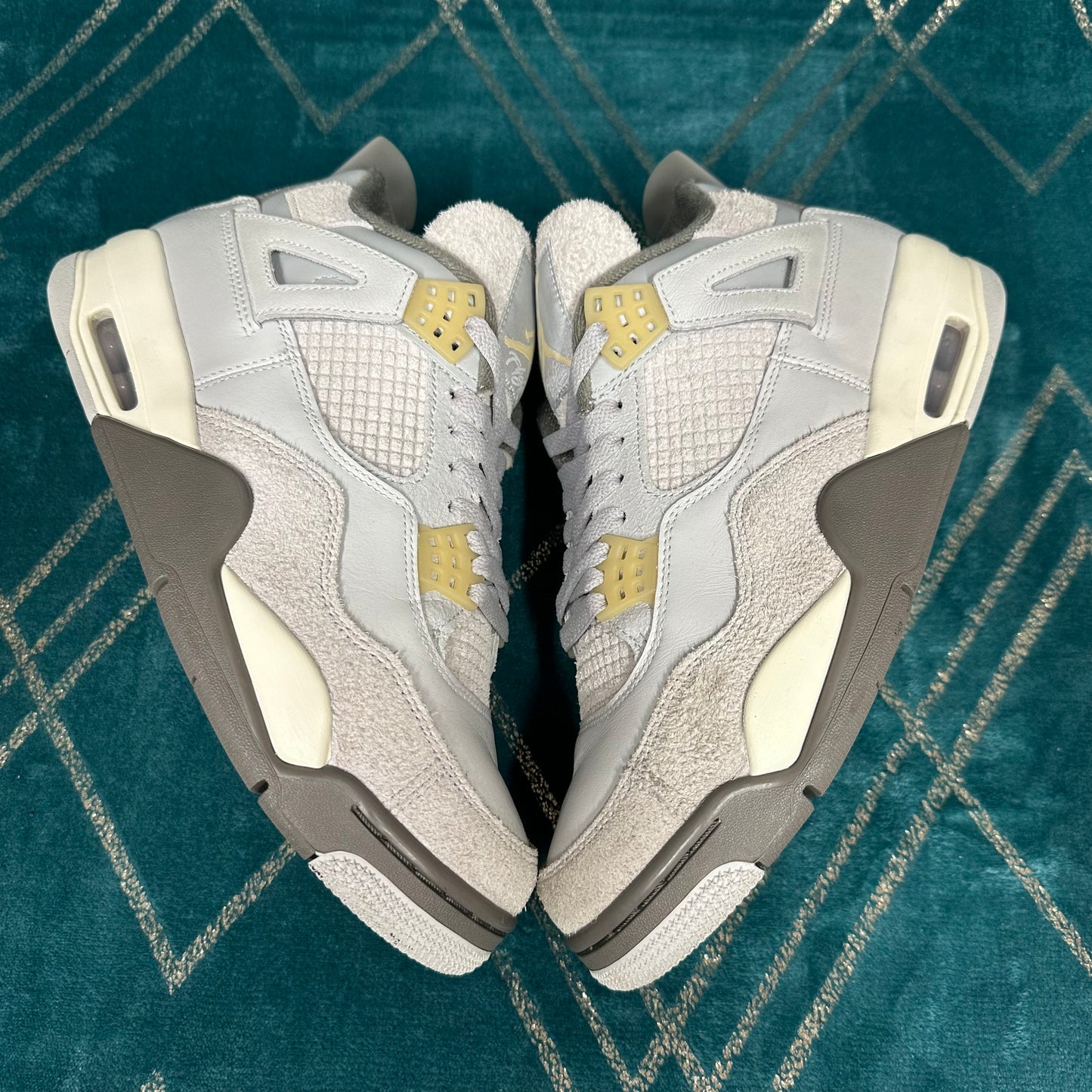 JORDAN 4 PHOTON DUST UK8 *PRE-LOVED*