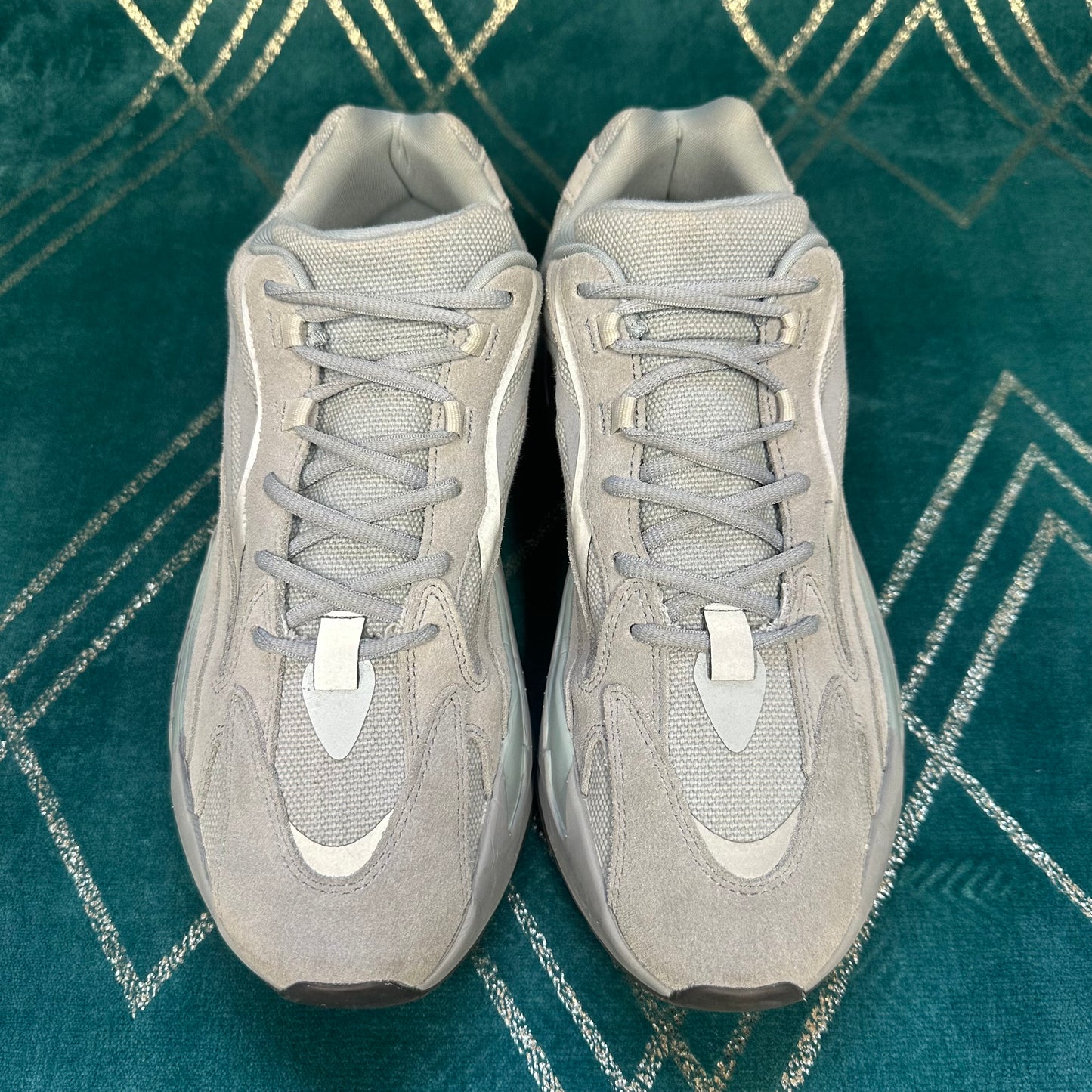 YEEZY BOOST 700 V2 HOSPITAL BLUE UK11.5 *PRE-LOVED*