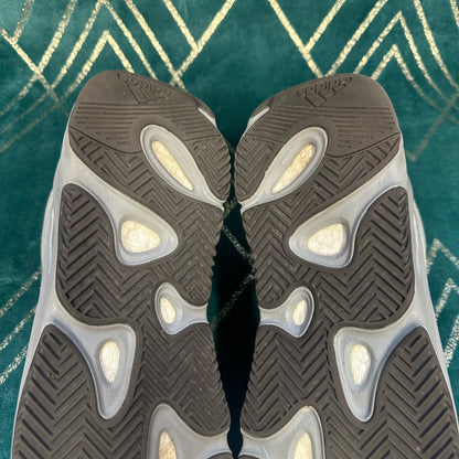 YEEZY BOOST 700 V2 HOSPITAL BLUE UK11.5 *PRE-LOVED*