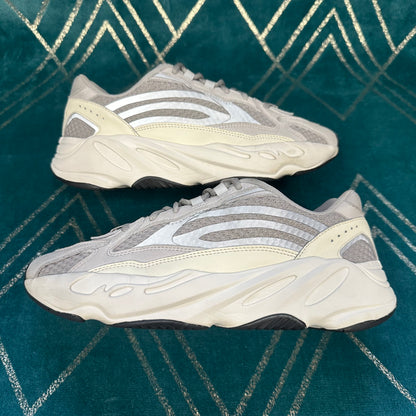 YEEZY BOOST 700 V2 STATIC UK9 *PRE-LOVED*