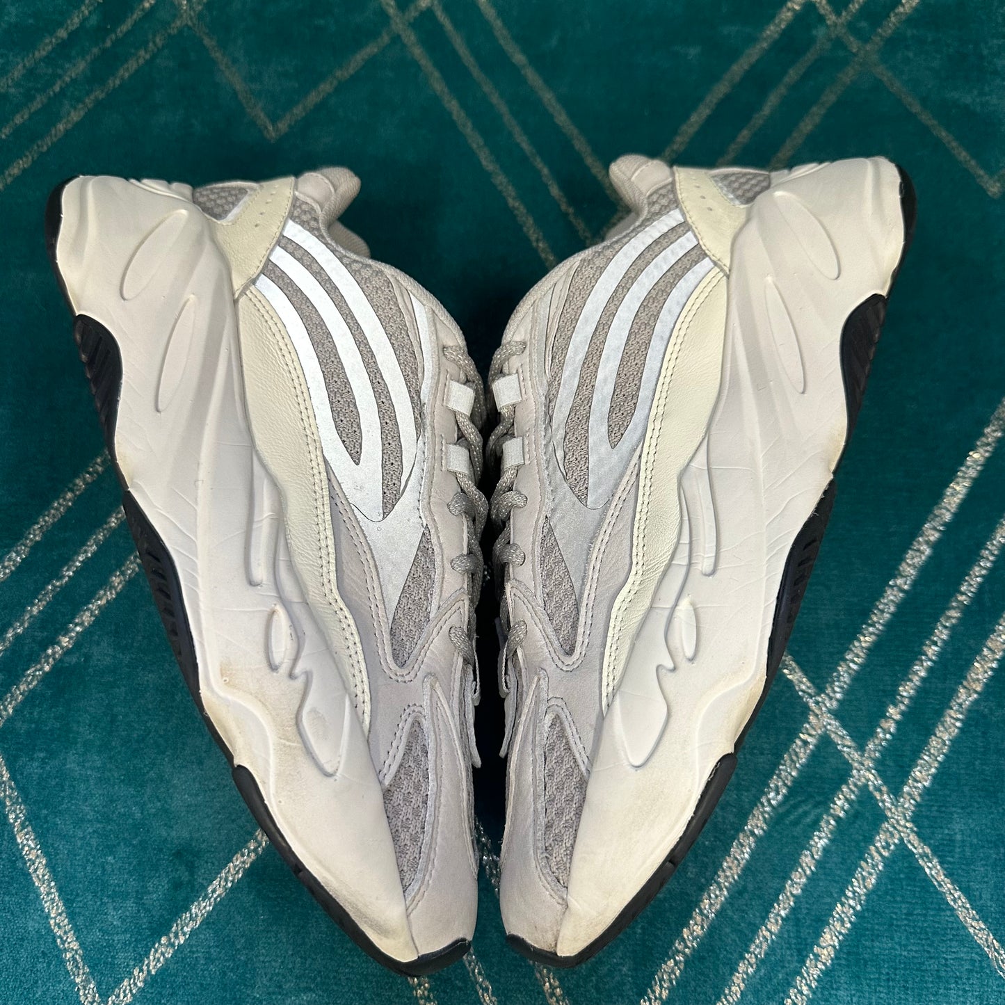 YEEZY BOOST 700 V2 STATIC UK9 *PRE-LOVED*