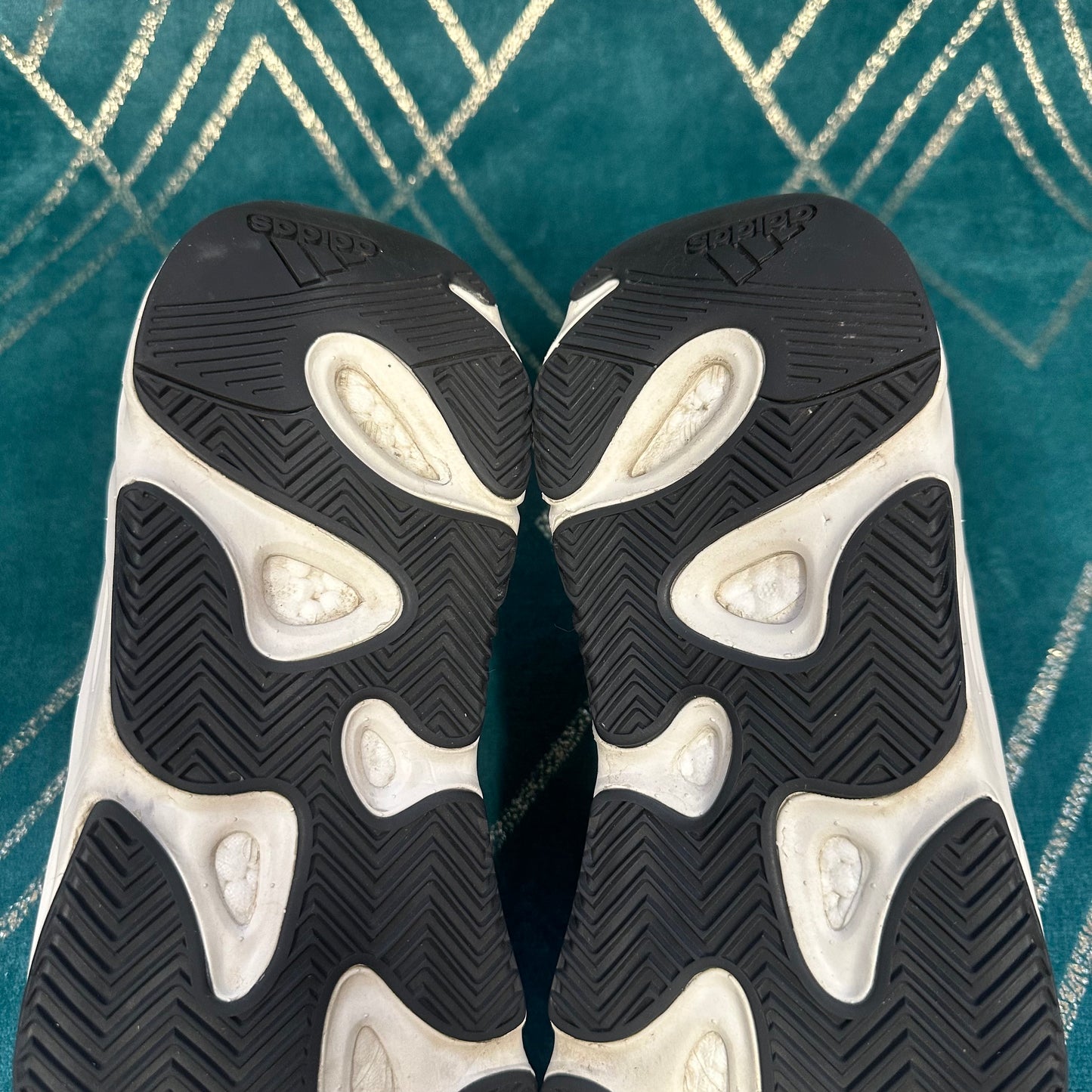 YEEZY BOOST 700 V2 STATIC UK9 *PRE-LOVED*