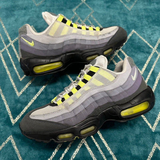 AIR MAX 95 NEON PATCH UK8 *PRE-LOVED*