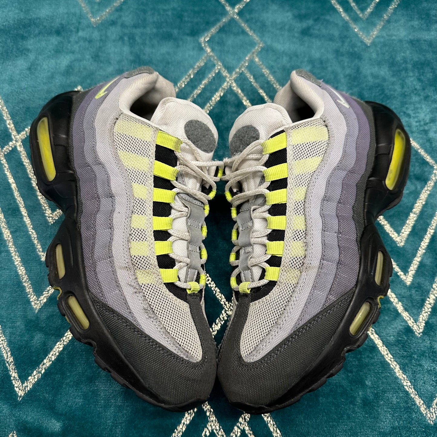 AIR MAX 95 NEON PATCH UK8 *PRE-LOVED*