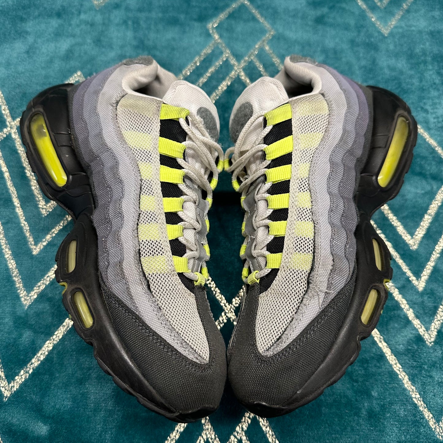 AIR MAX 95 NEON PATCH UK8 *PRE-LOVED*